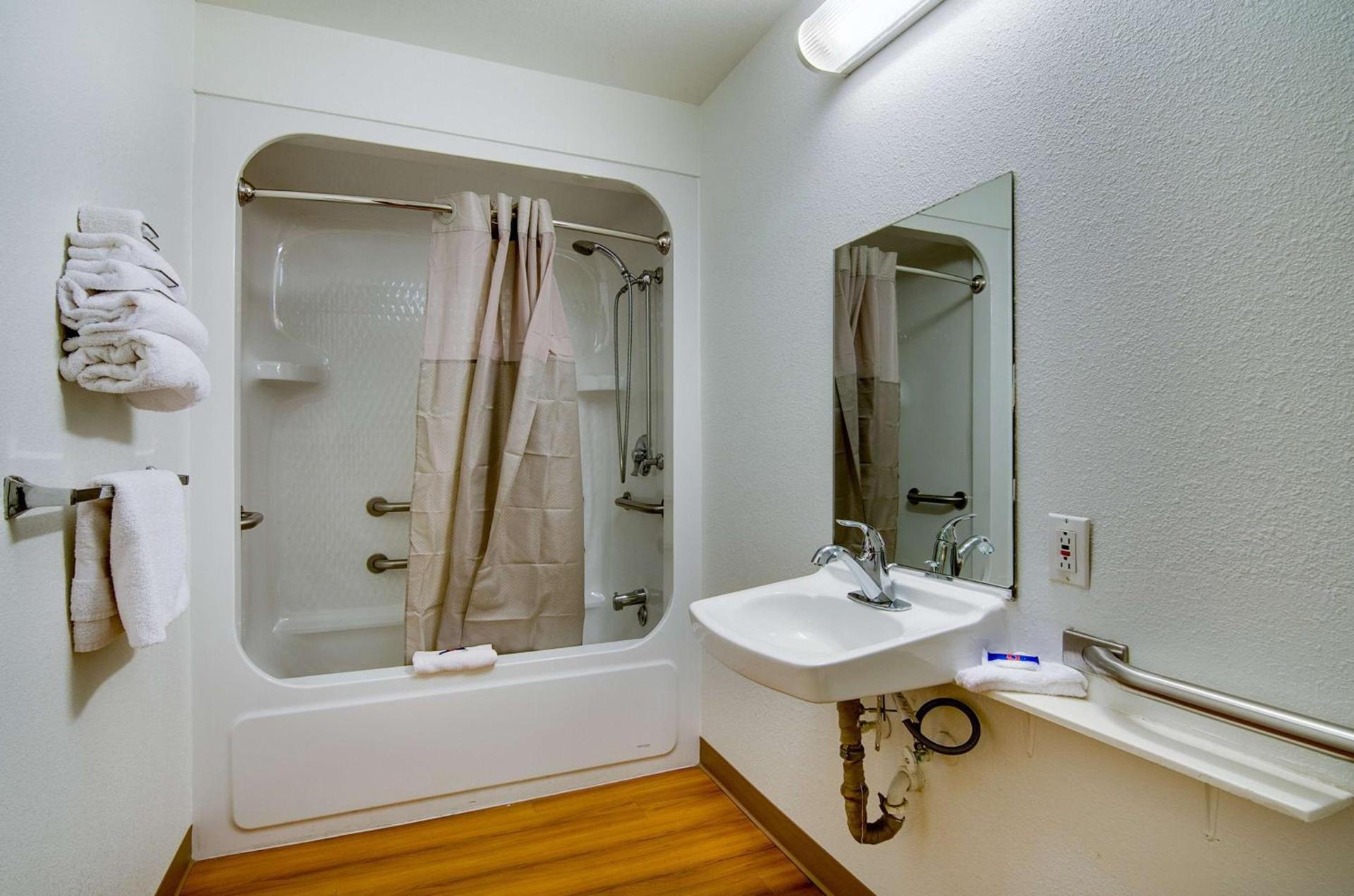 Motel 6-Salina, KS photo 31