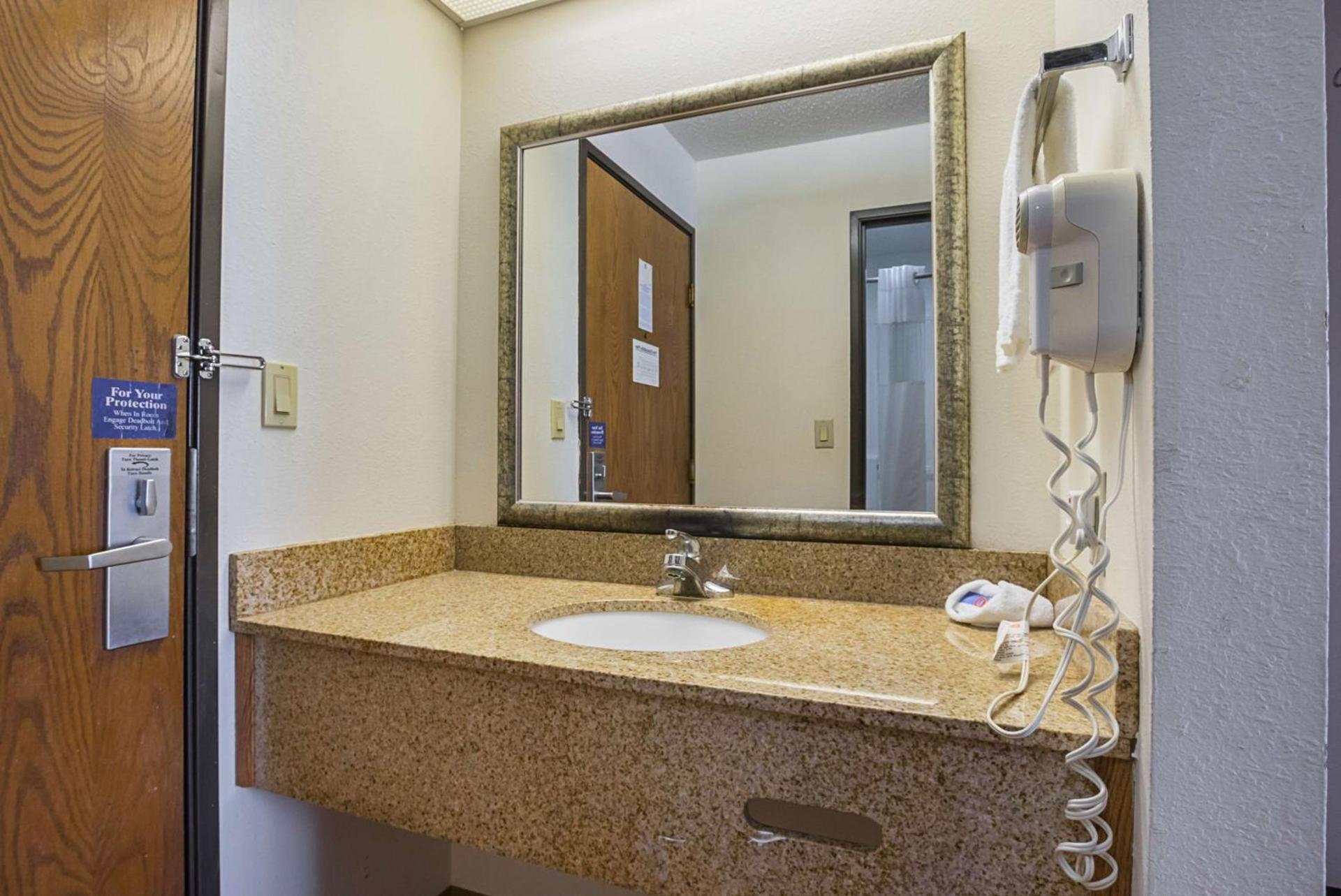 Motel 6-Waterloo, IA - Crossroads Mall - Cedar Falls photo 27