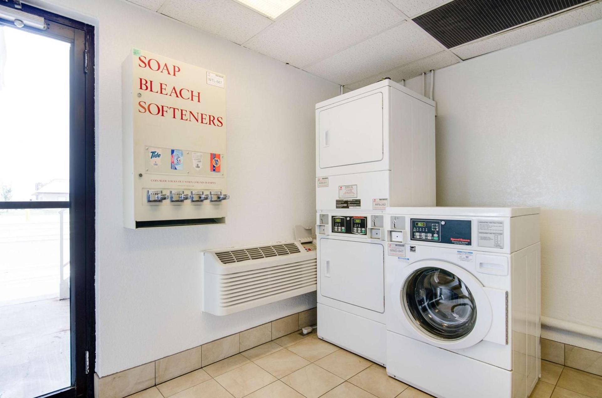 Motel 6-Salina, KS photo 35