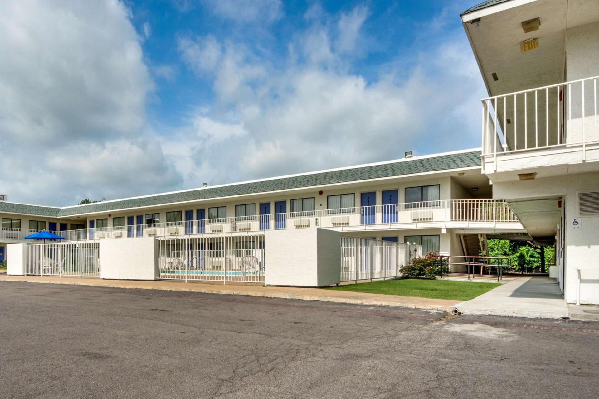 Avera Suites photo 59