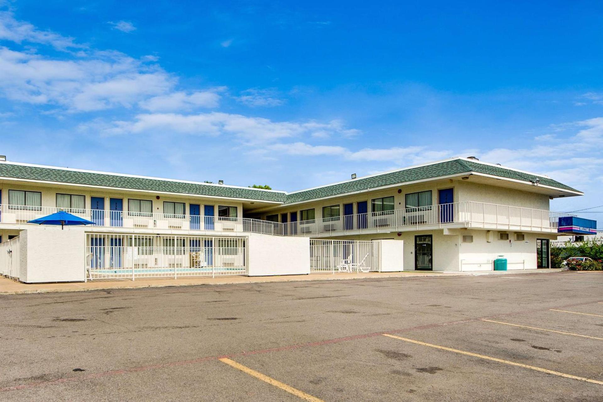 Avera Suites photo 60
