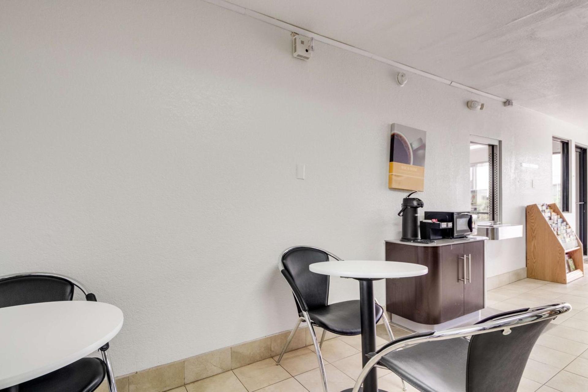 Avera Suites photo 21