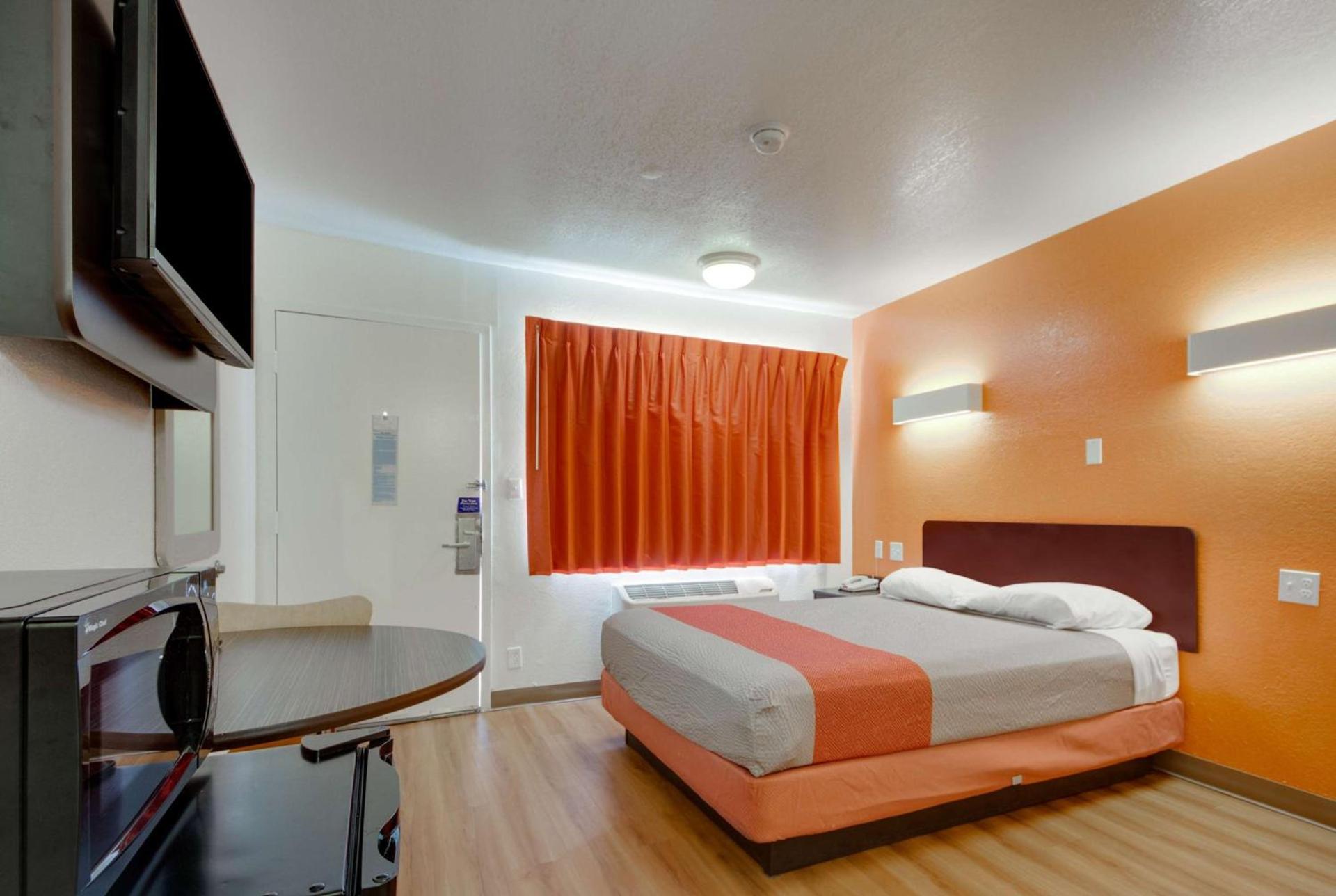 Avera Suites photo 27