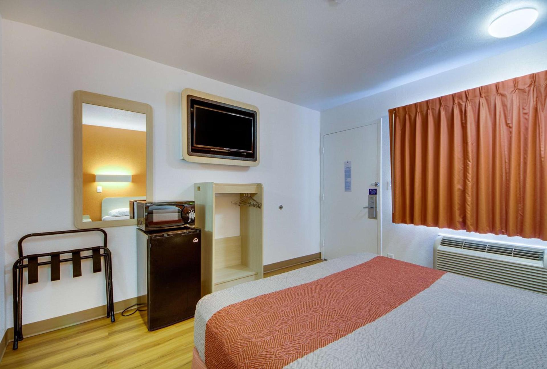 Avera Suites photo 33