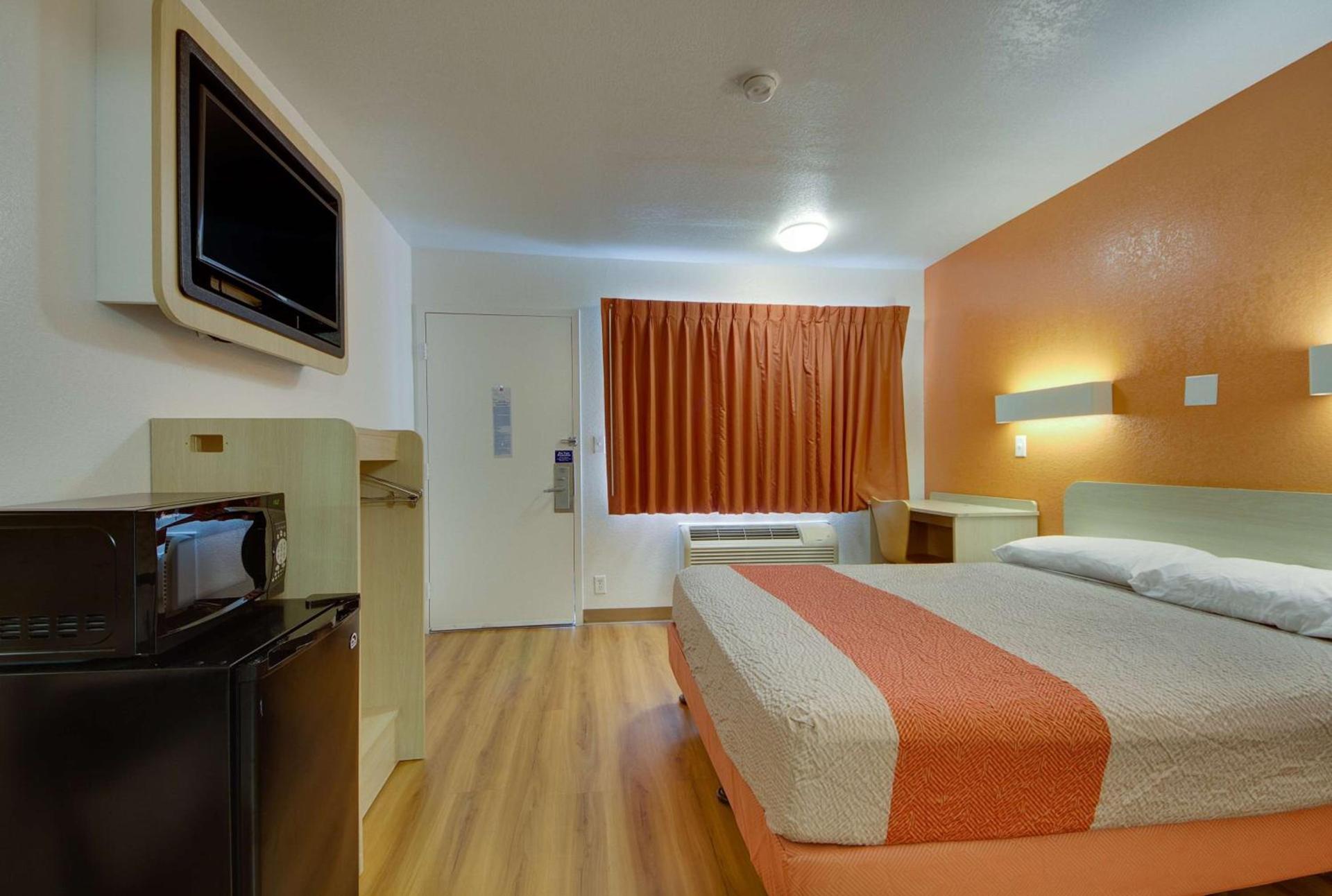 Avera Suites photo 34