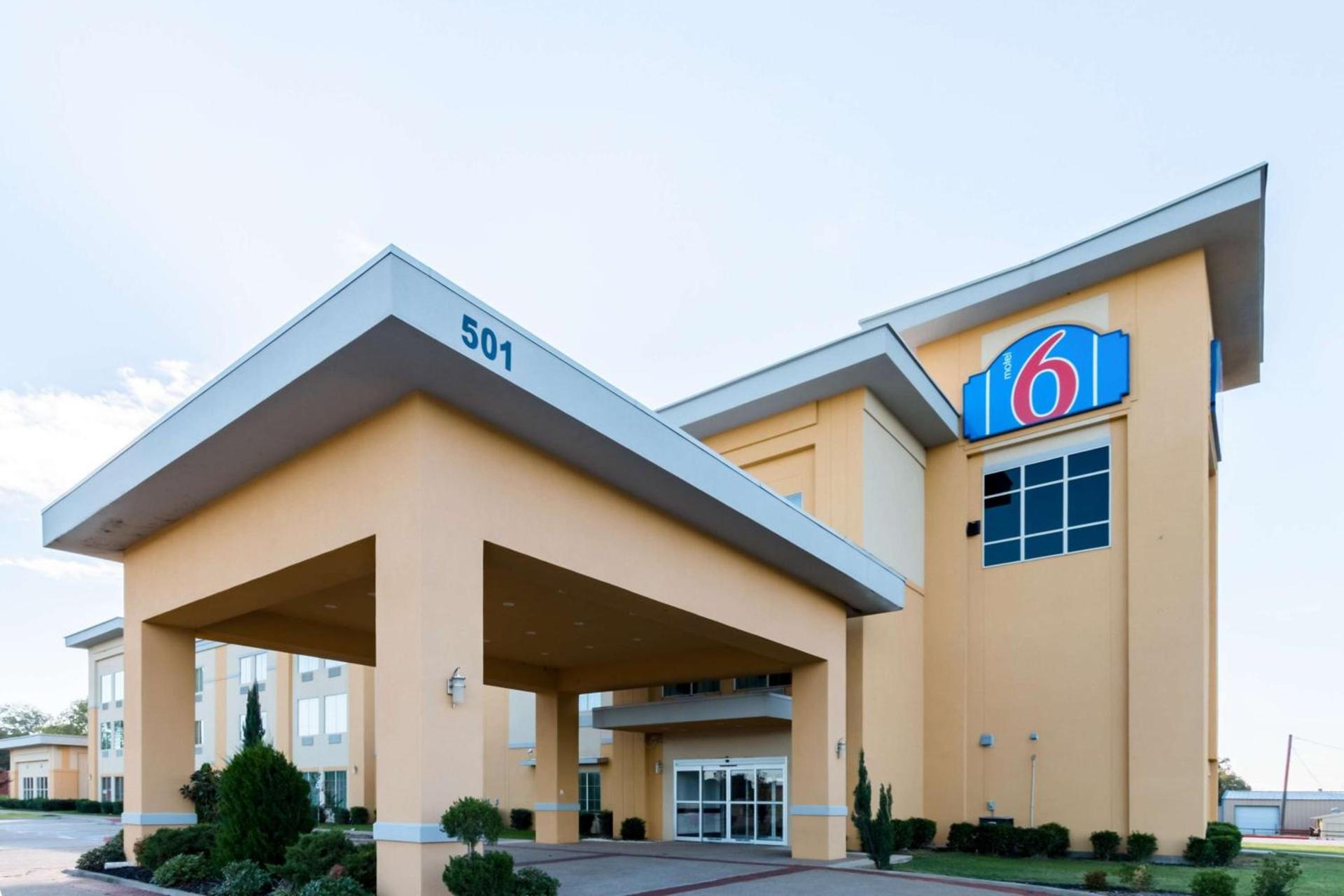 Motel 6-Joshua, TX photo 1