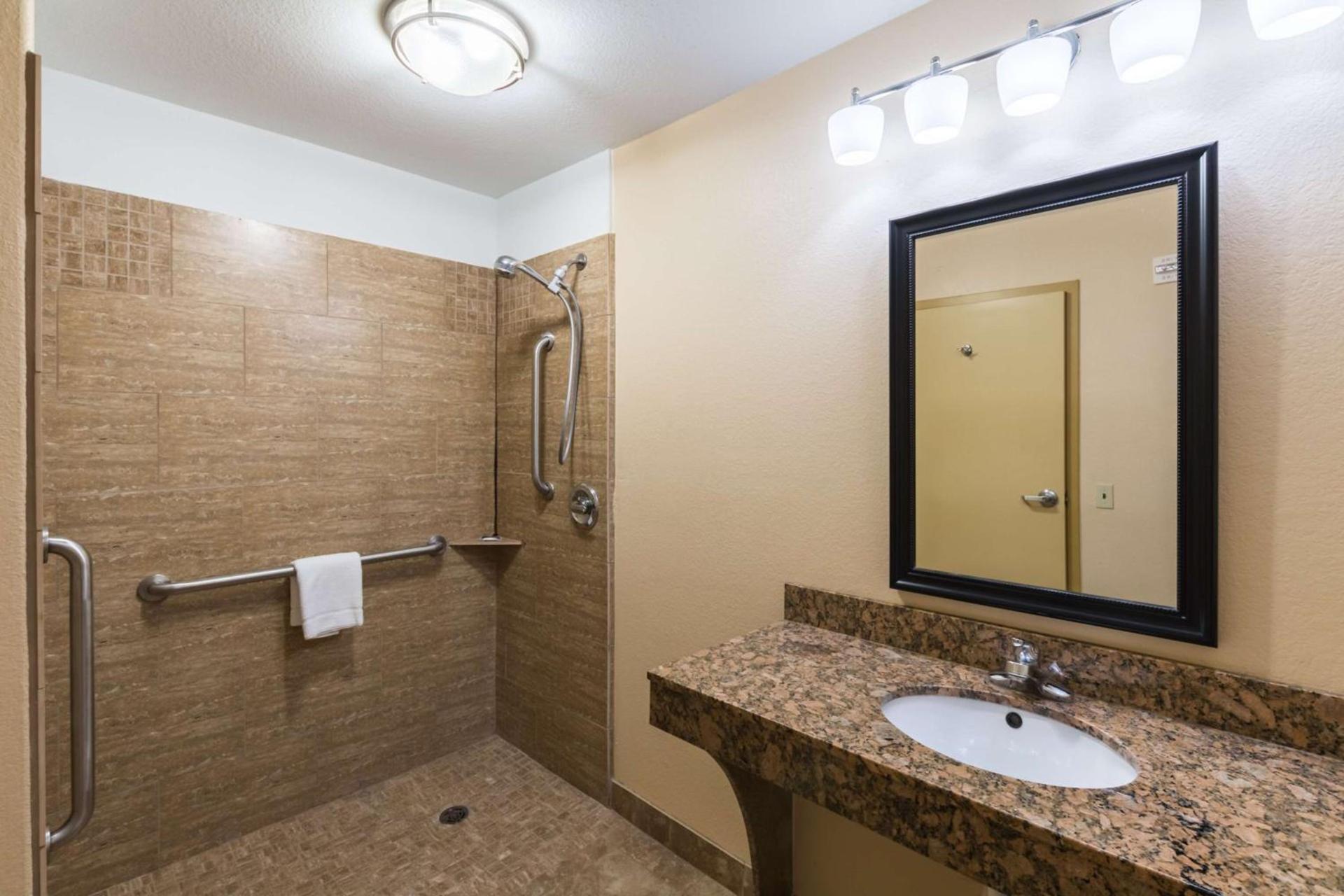 Motel 6-Joshua, TX photo 10