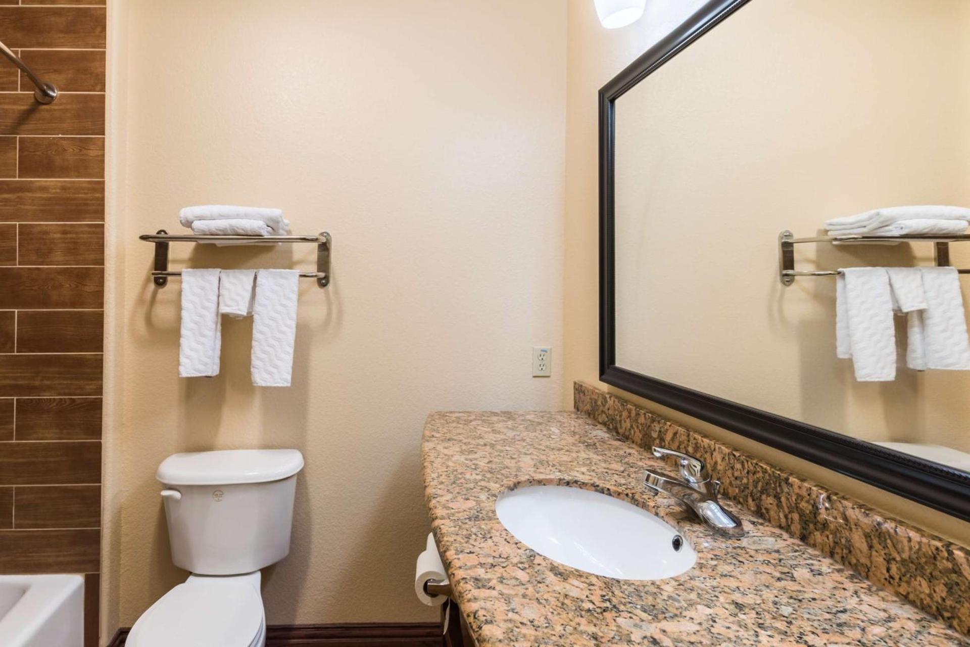 Motel 6-Joshua, TX photo 9