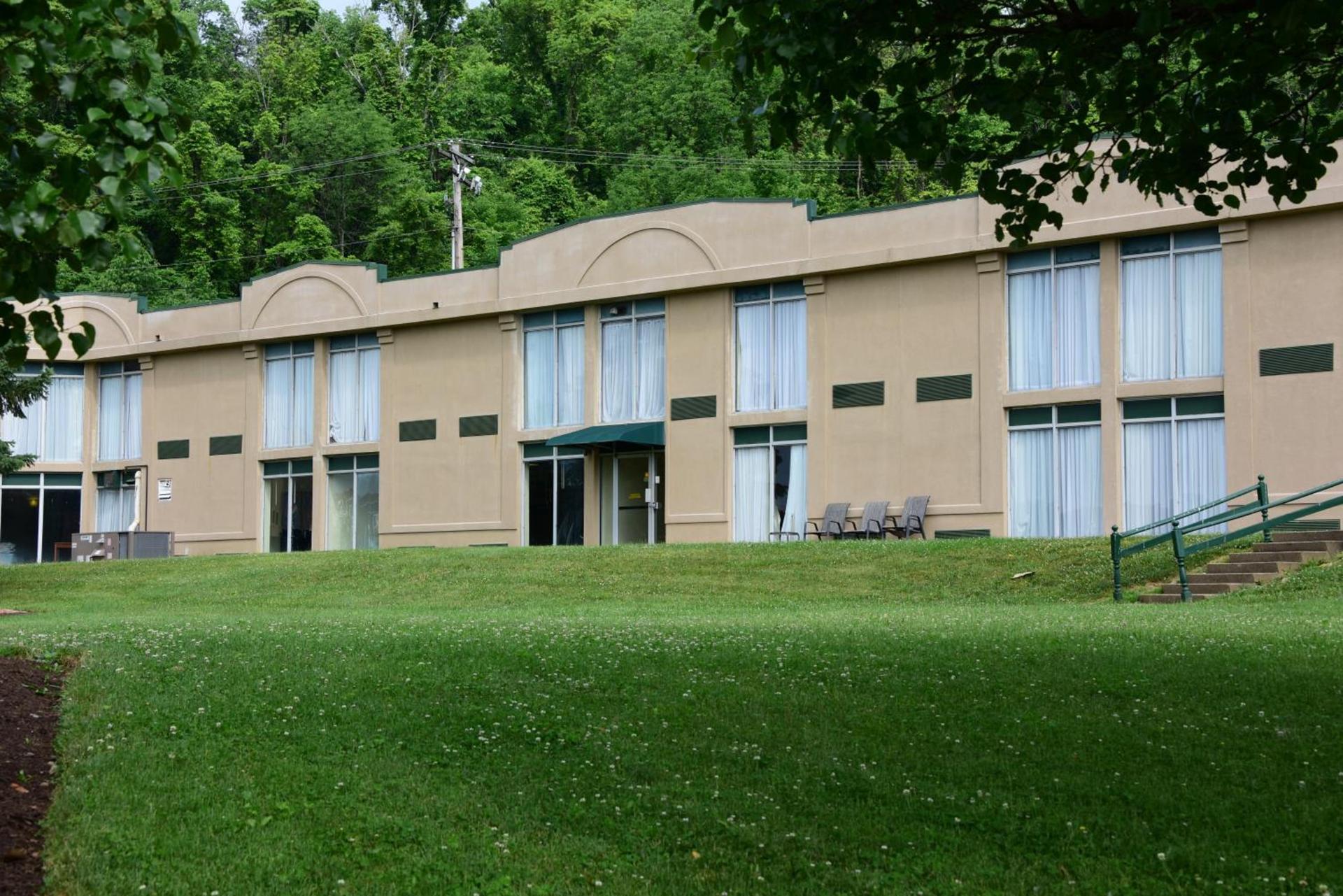 Red Roof Inn Cambridge, OH photo 9