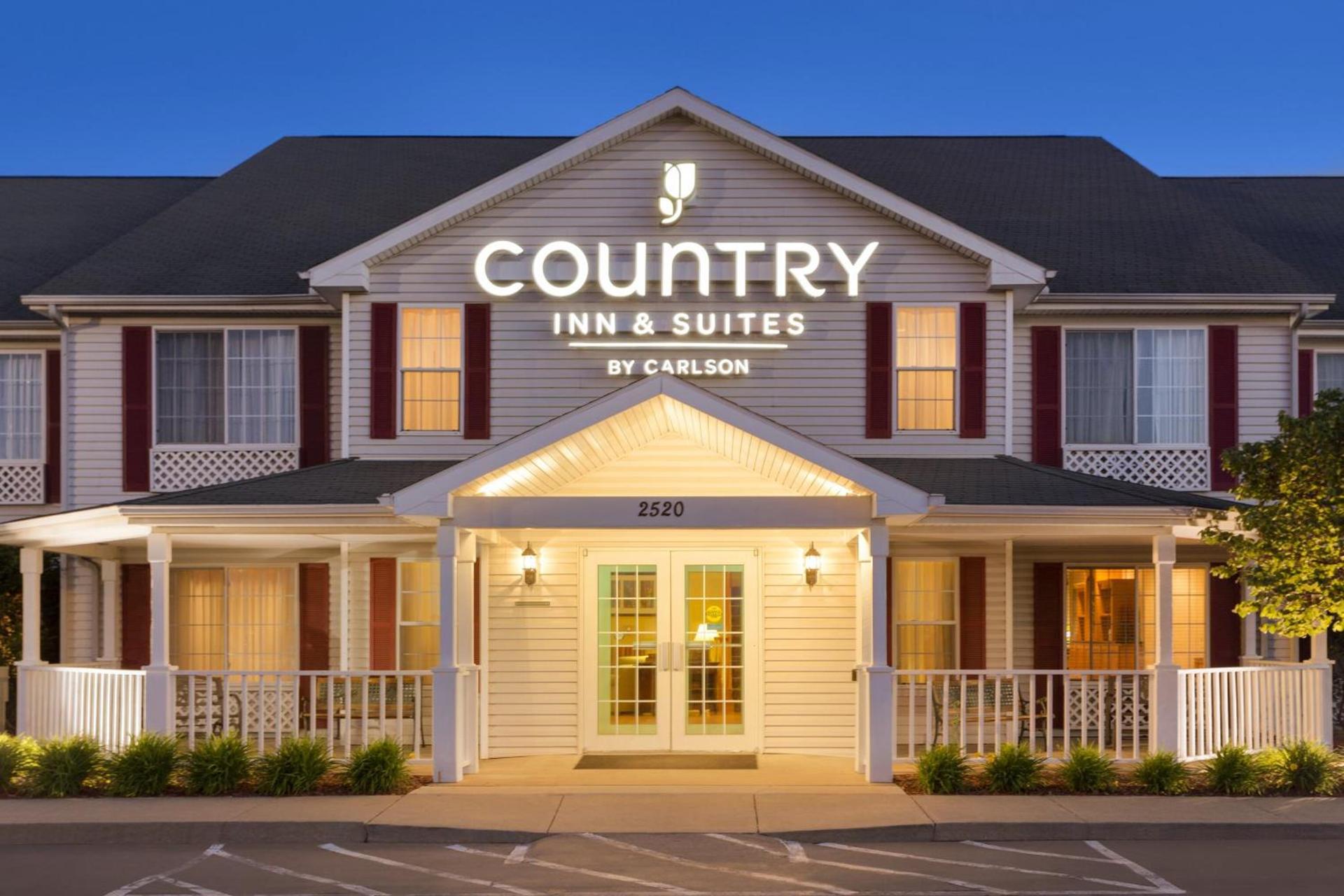 Country Inn & Suites by Radisson, Nevada, MO photo 12