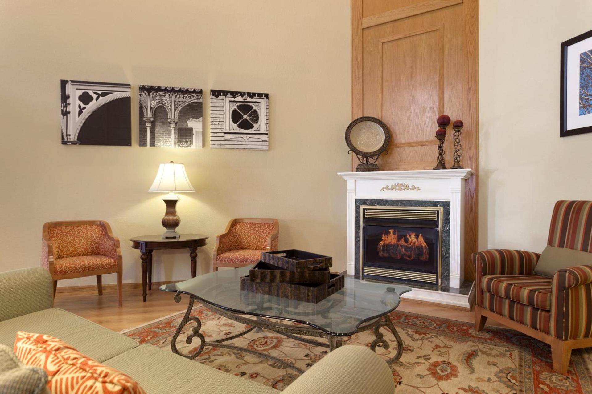 Country Inn & Suites by Radisson, Nevada, MO photo 17