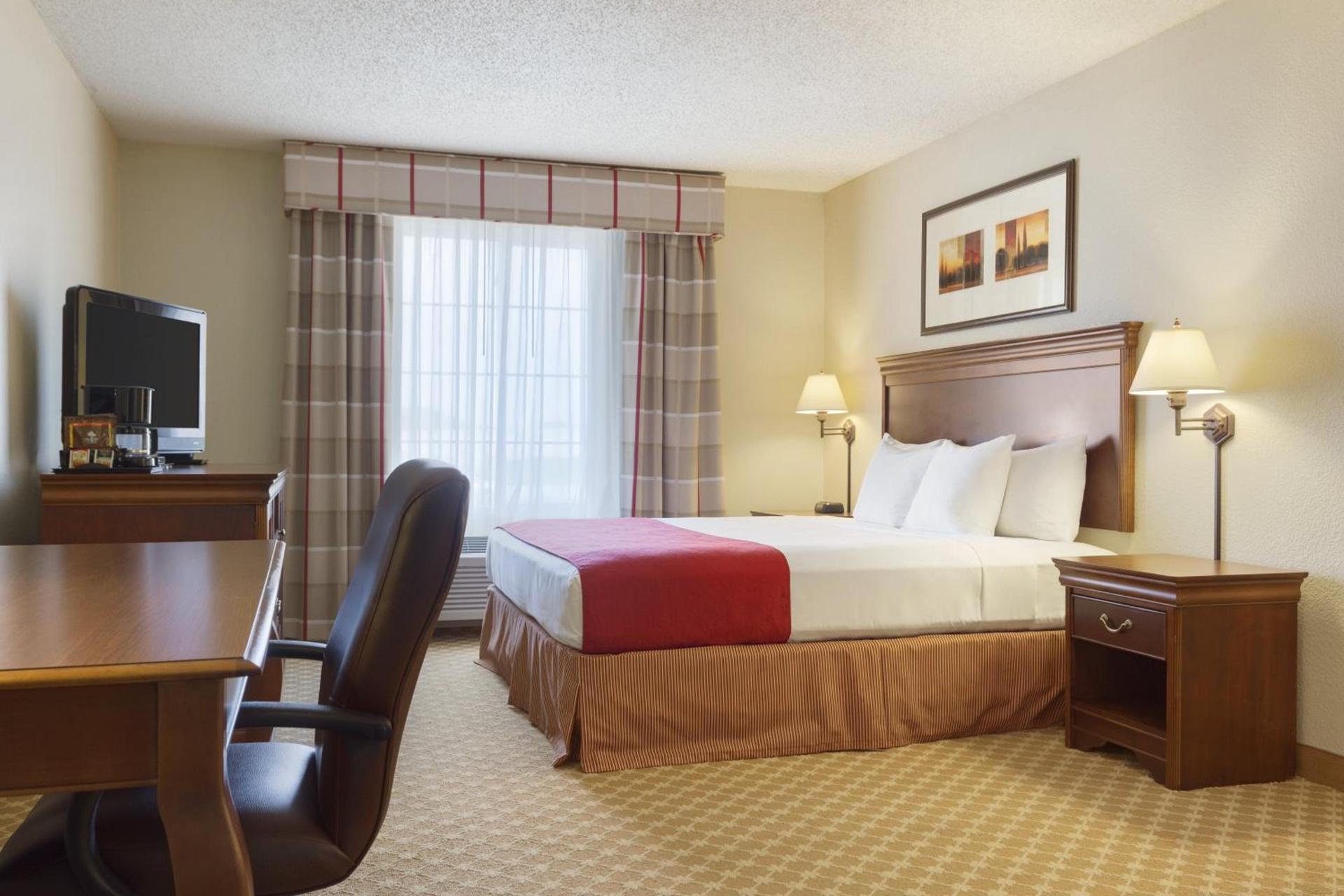 Country Inn & Suites by Radisson, Nevada, MO photo 13