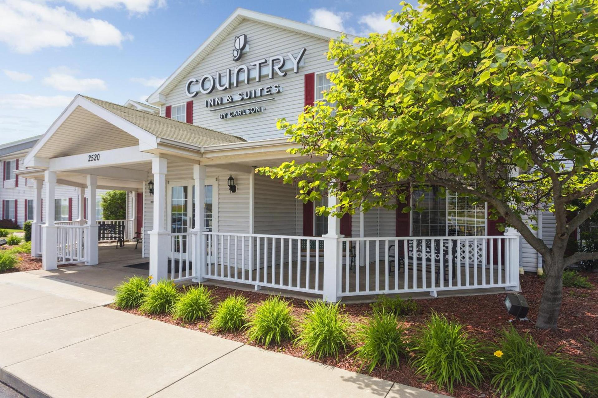 Country Inn & Suites by Radisson, Nevada, MO photo 19