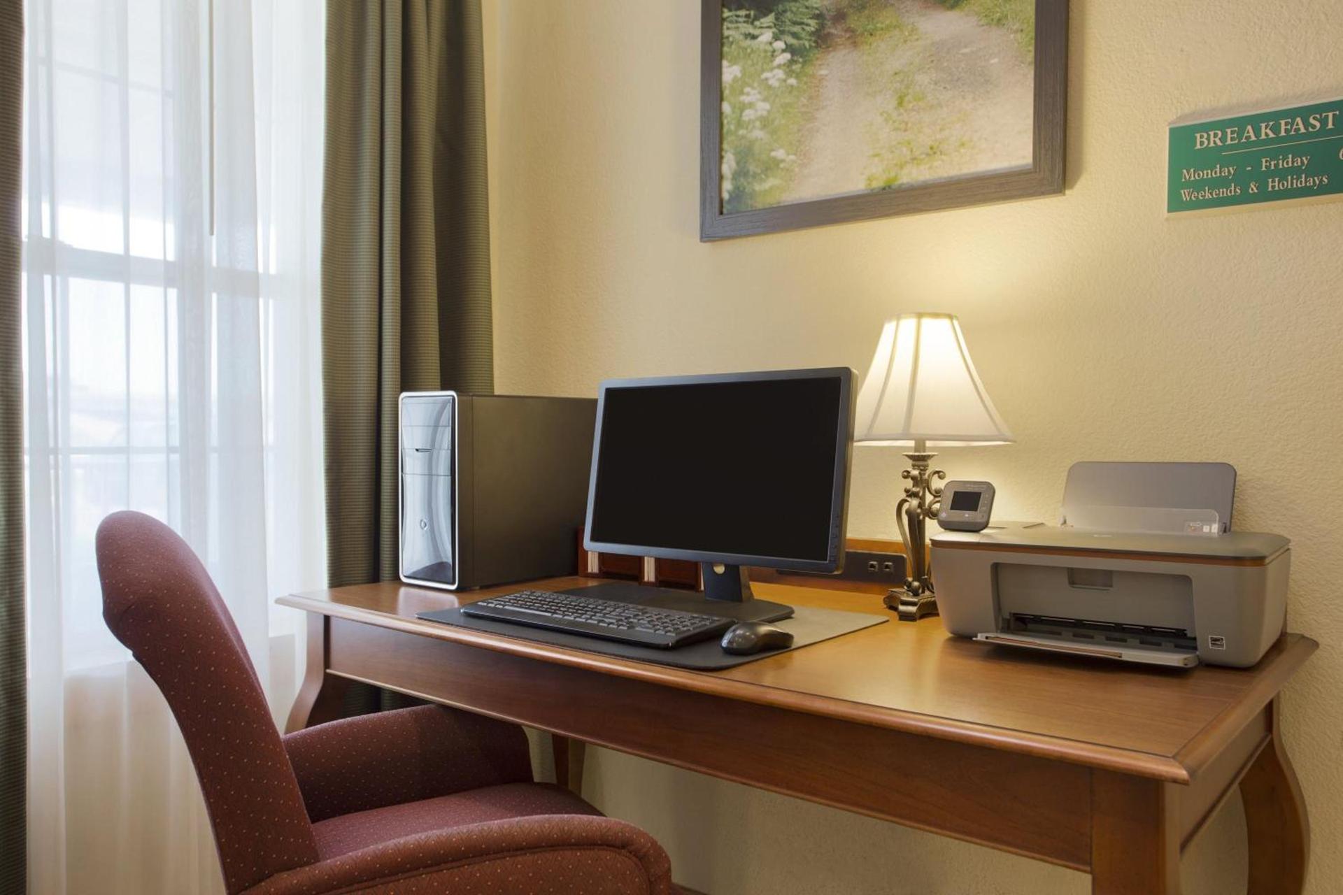 Country Inn & Suites by Radisson, Nevada, MO photo 20