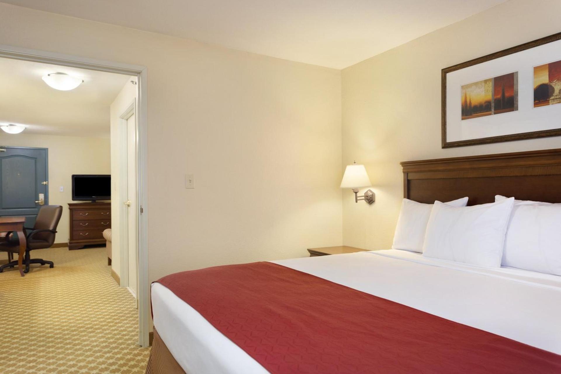 Country Inn & Suites by Radisson, Nevada, MO photo 14