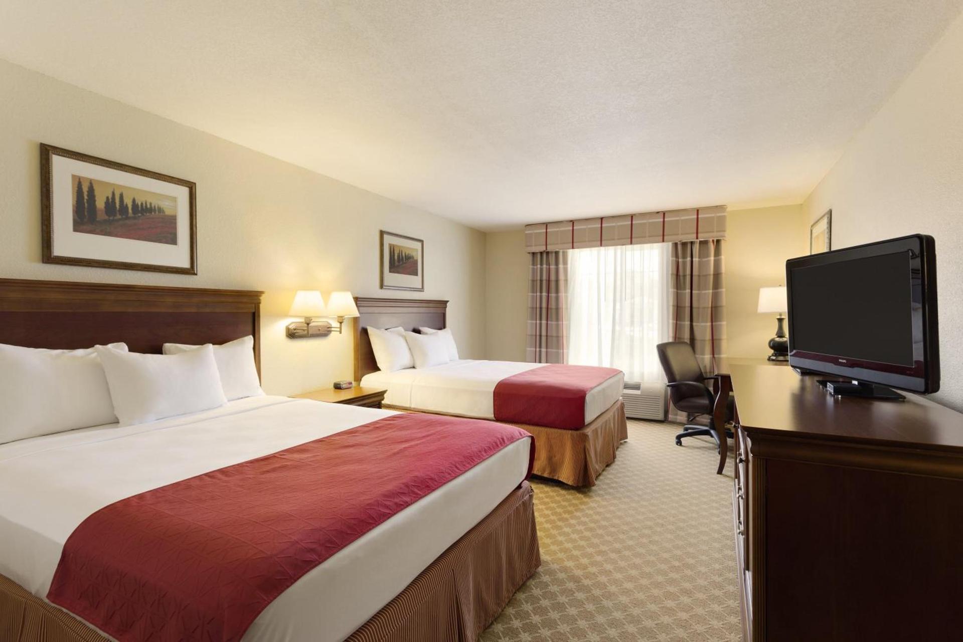 Country Inn & Suites by Radisson, Nevada, MO photo 31