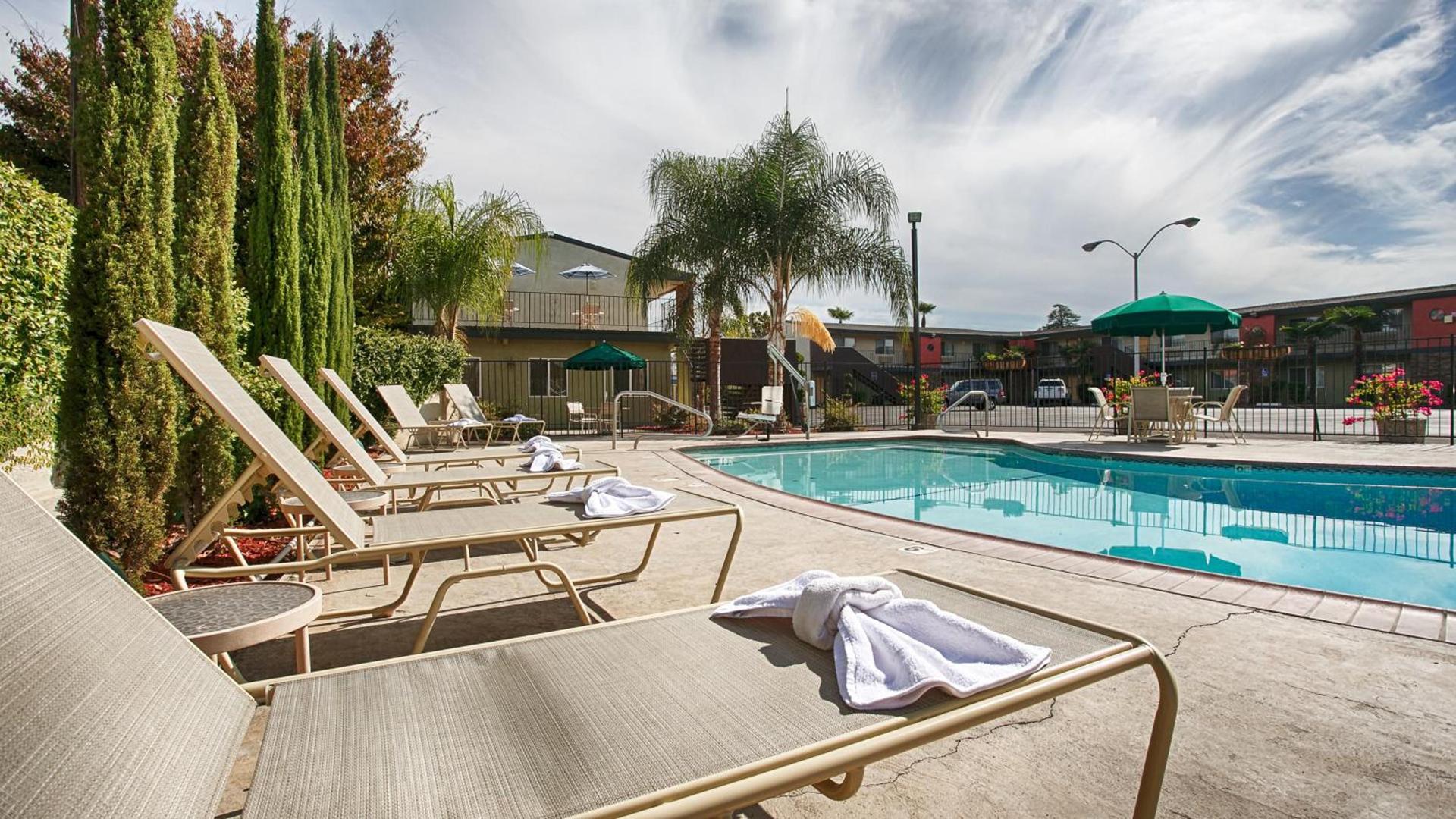 Days Inn & Suites by Wyndham Lodi photo 2
