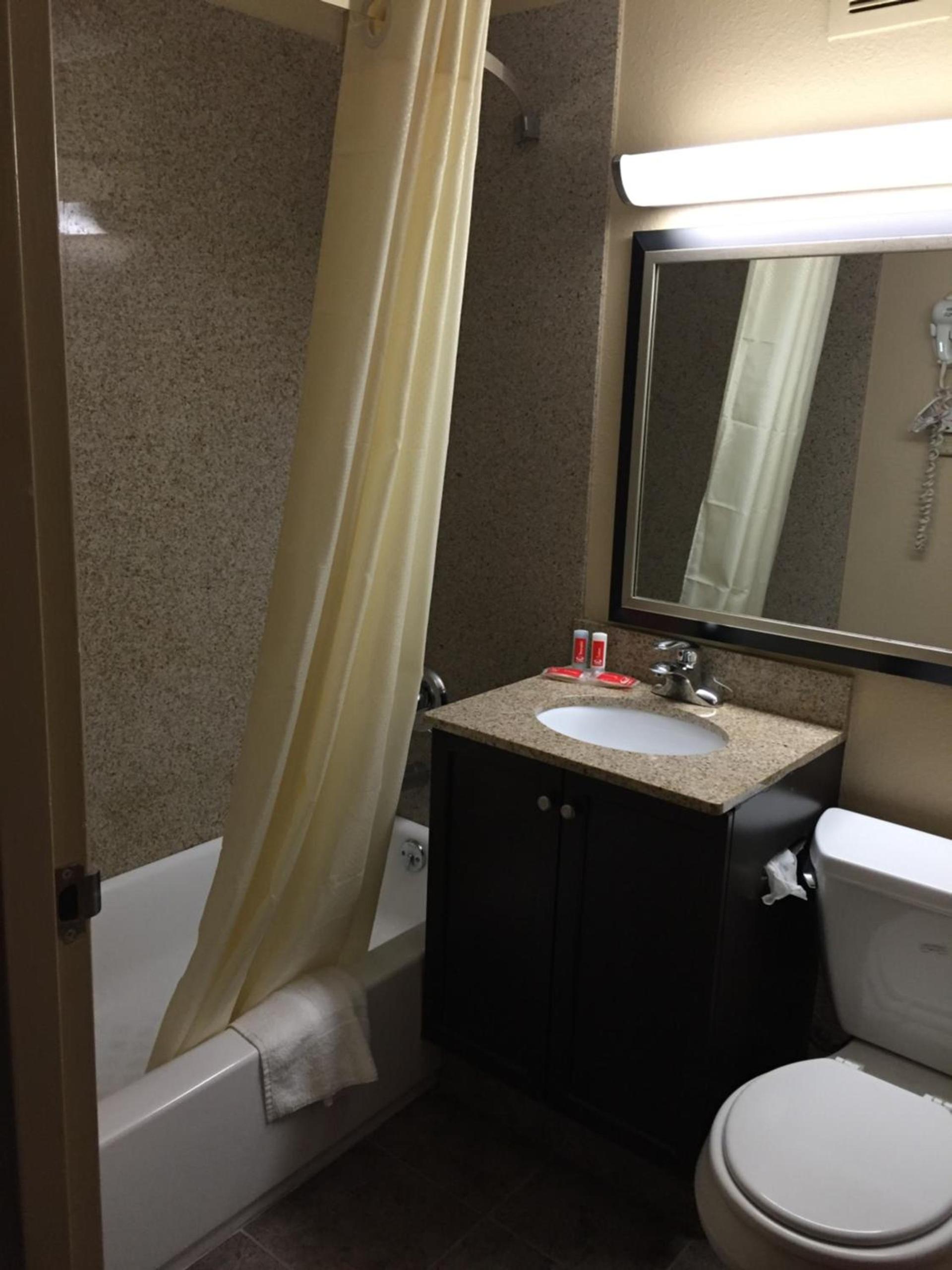 Quality Inn Near Pimlico Racetrack photo 28