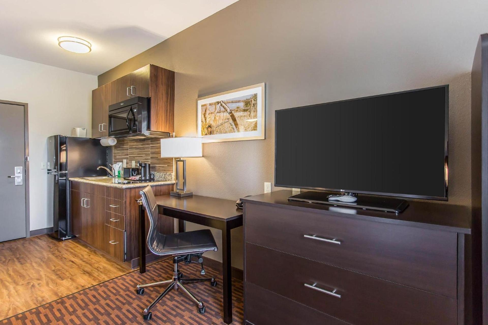 Suburban Studios Midland I-20 photo 10