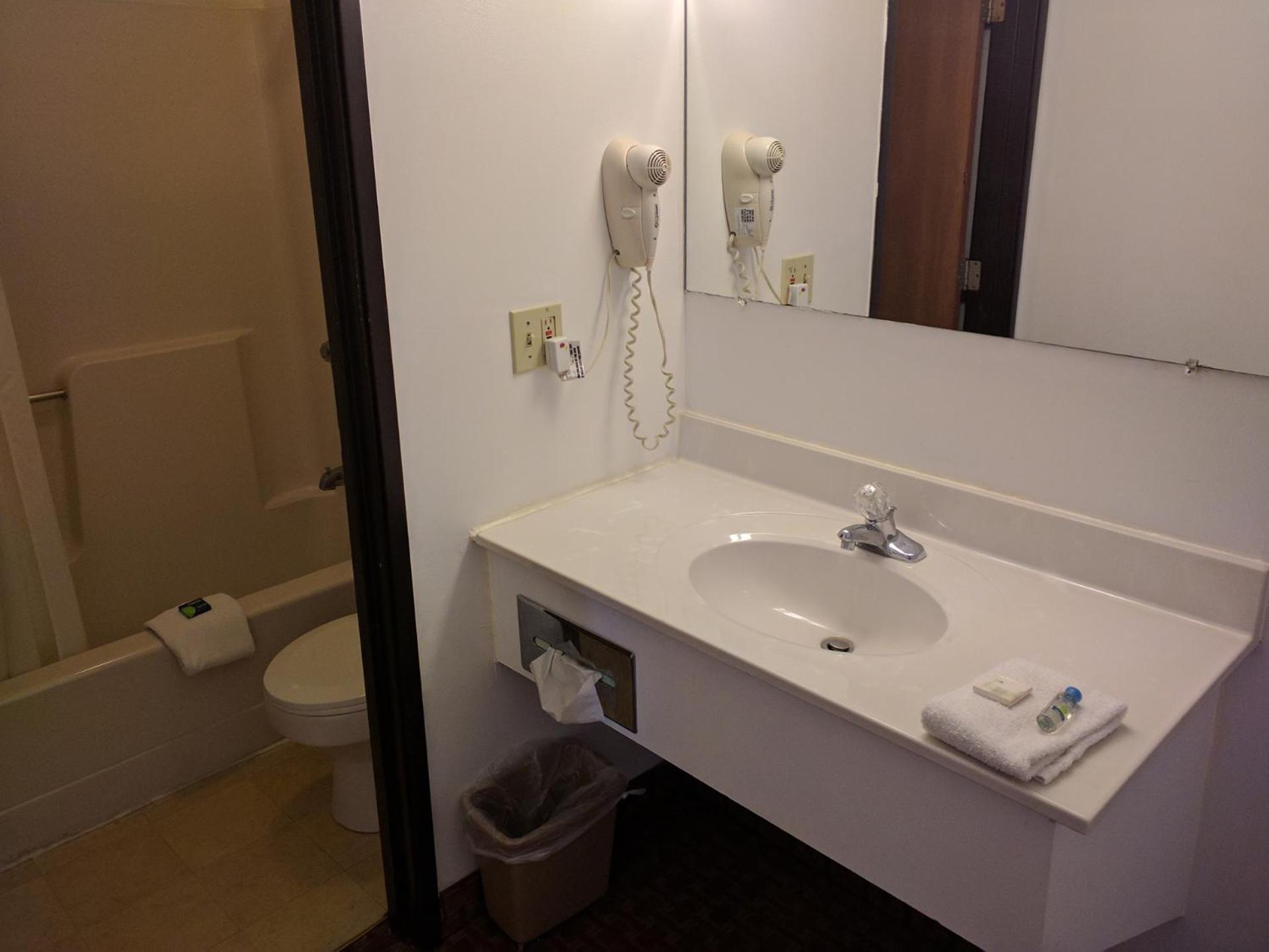Value Inn Harrisburg-York photo 8