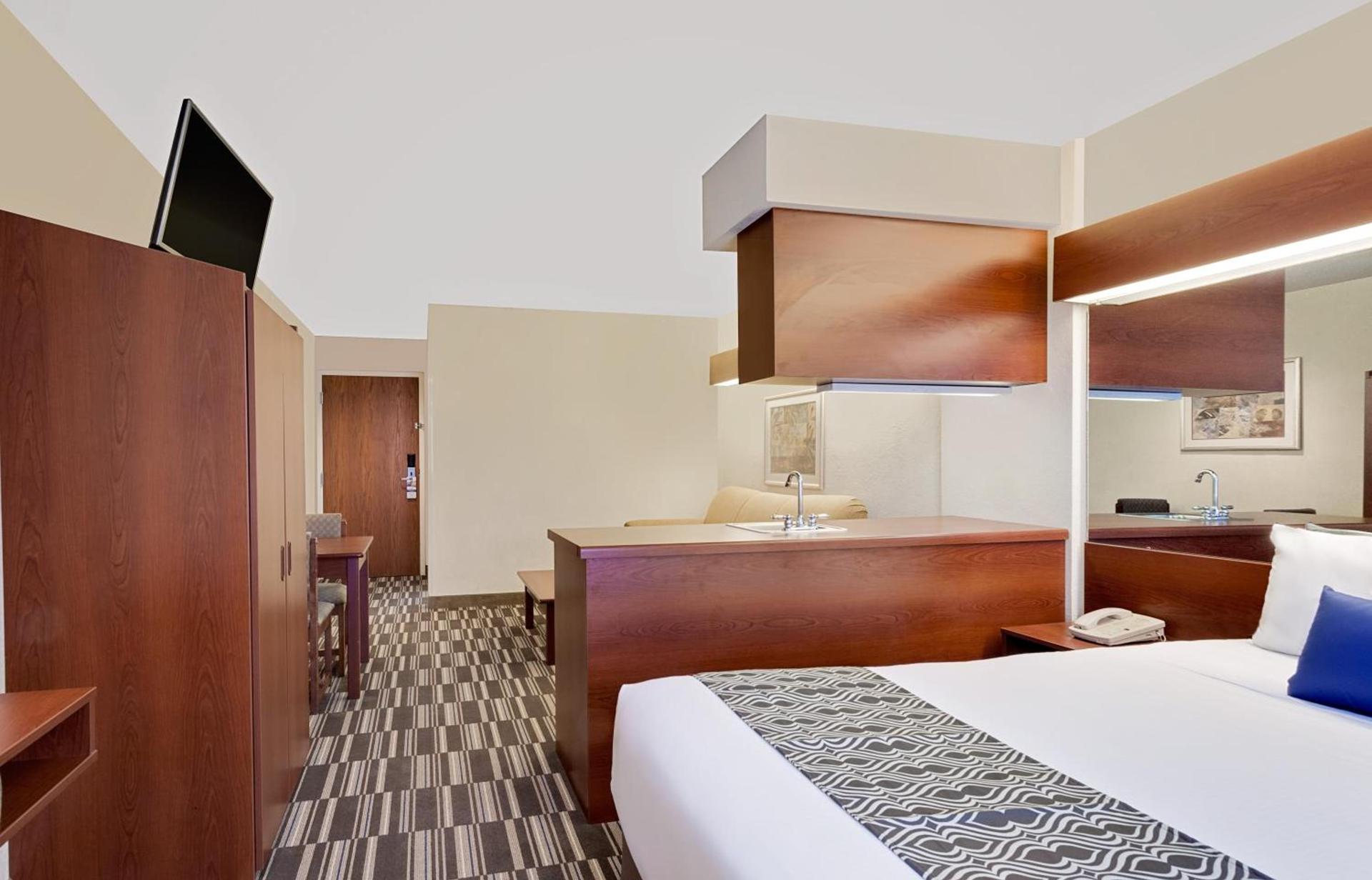 Microtel Inn & Suites by Wyndham Middletown photo 9