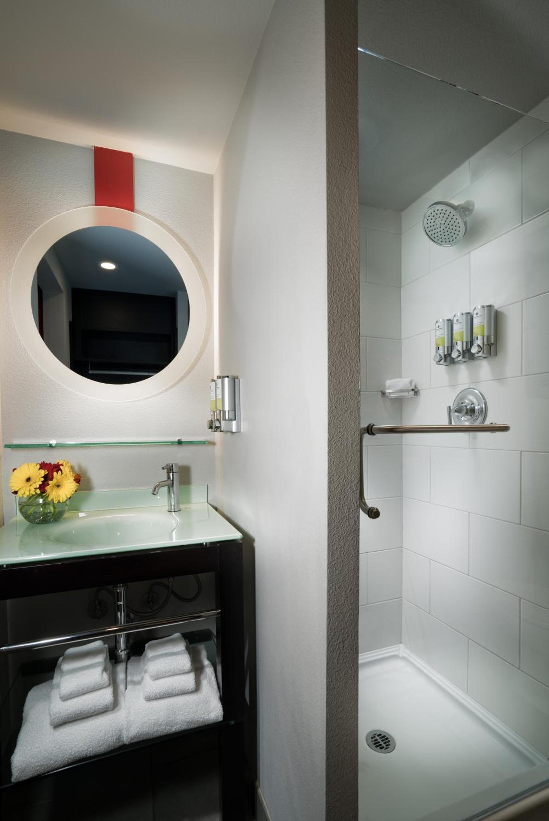 Staypineapple, Hotel FIVE, Downtown Seattle photo 25