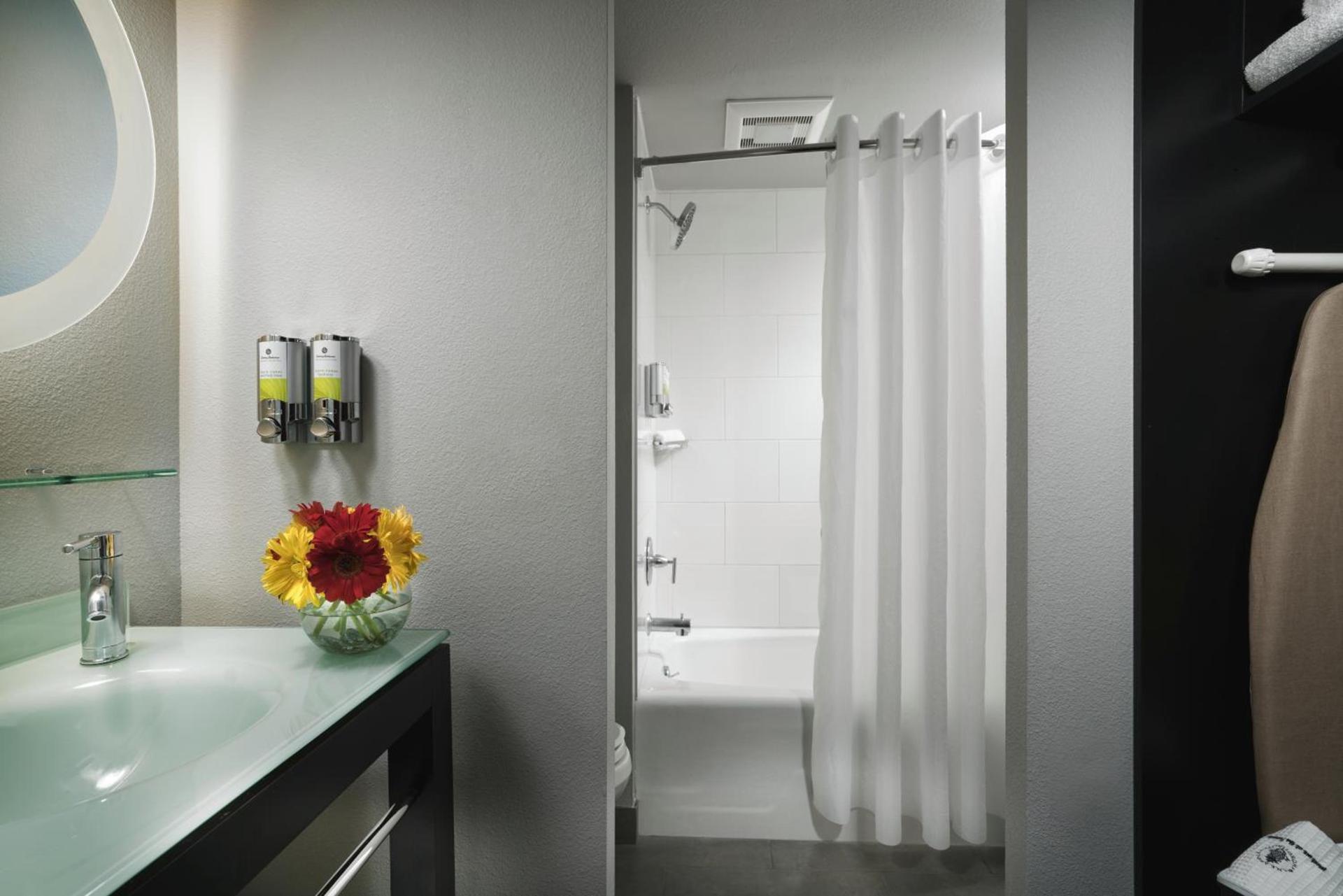 Staypineapple, Hotel FIVE, Downtown Seattle photo 19