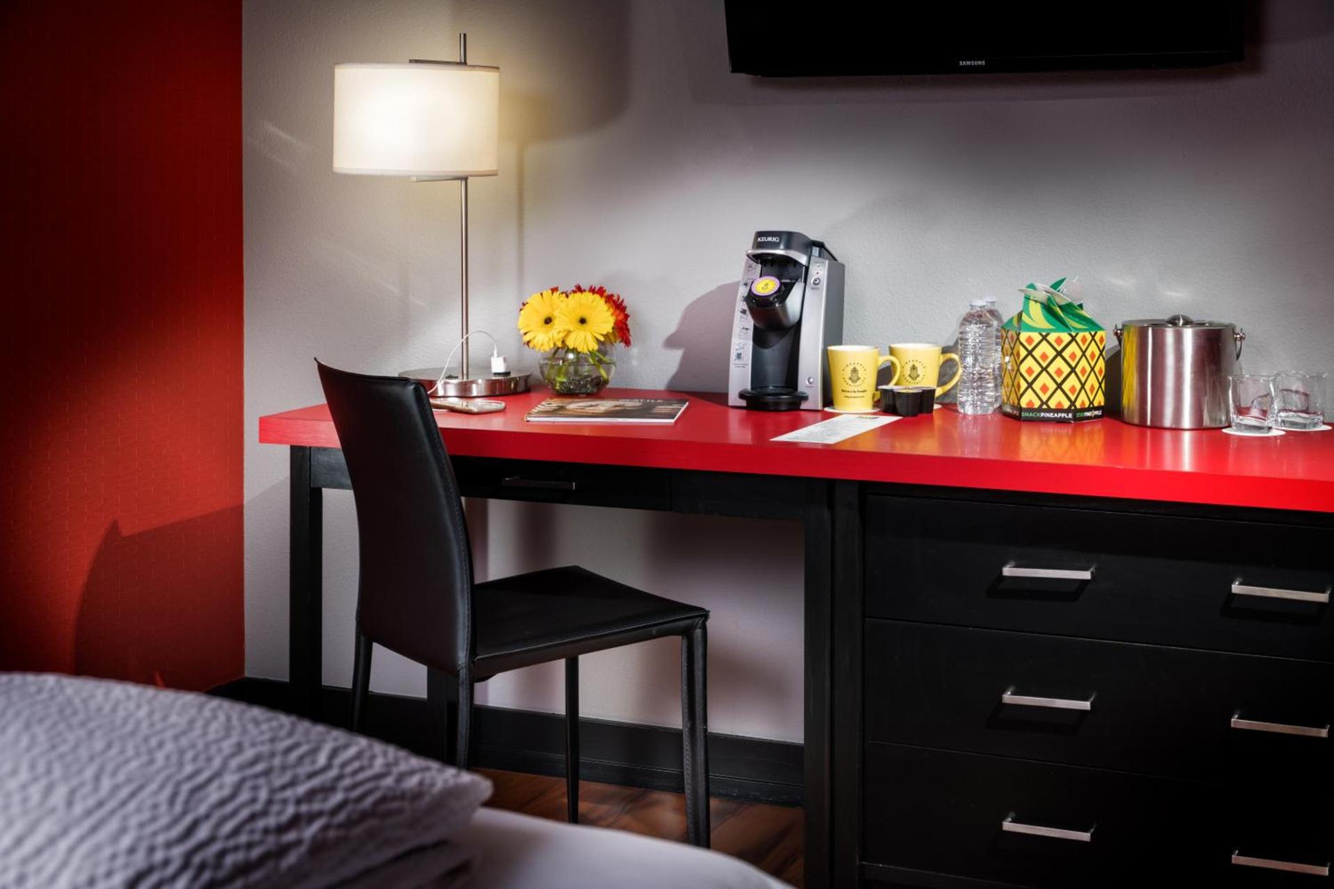 Staypineapple, Hotel FIVE, Downtown Seattle photo 9