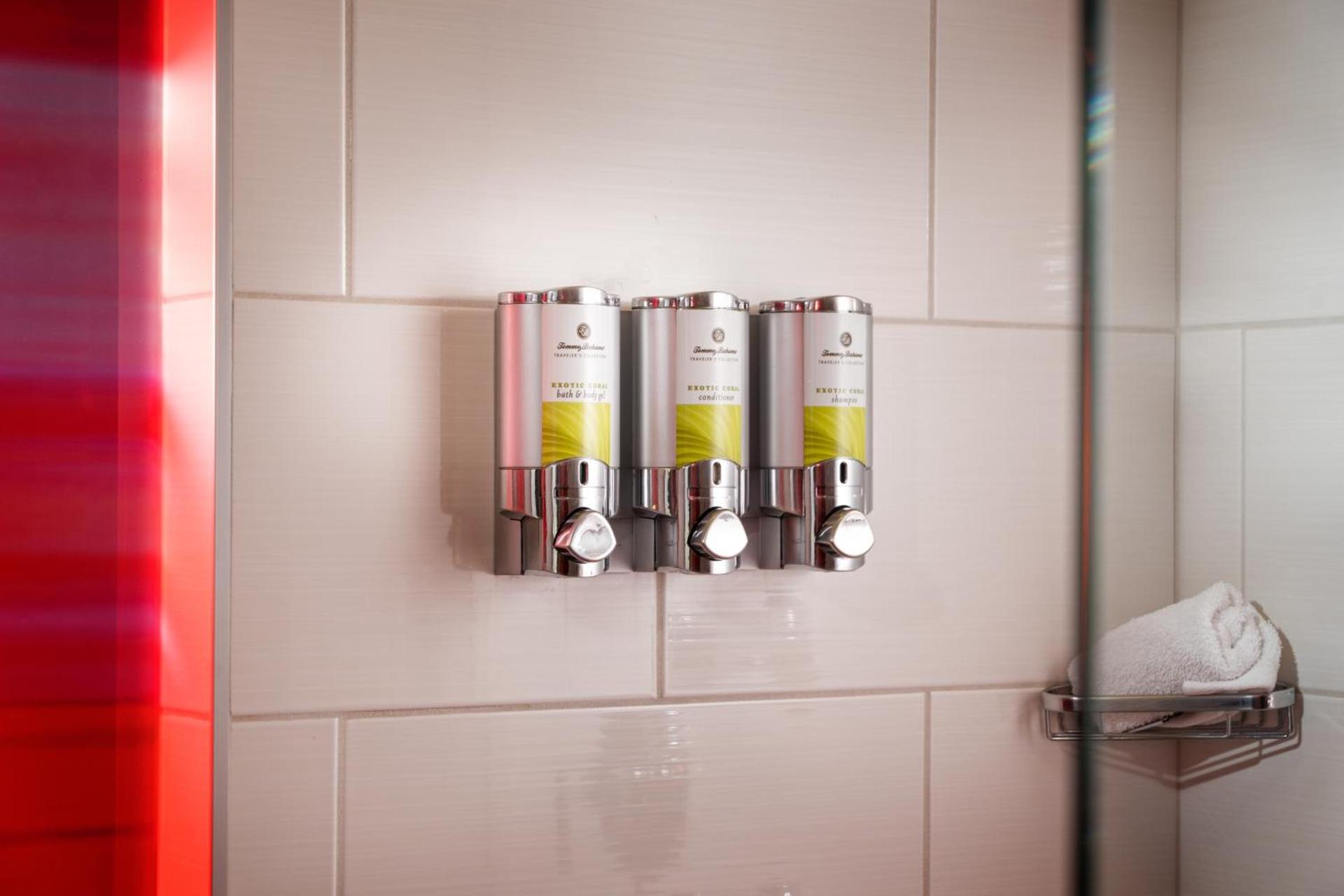 Staypineapple, Hotel FIVE, Downtown Seattle photo 12