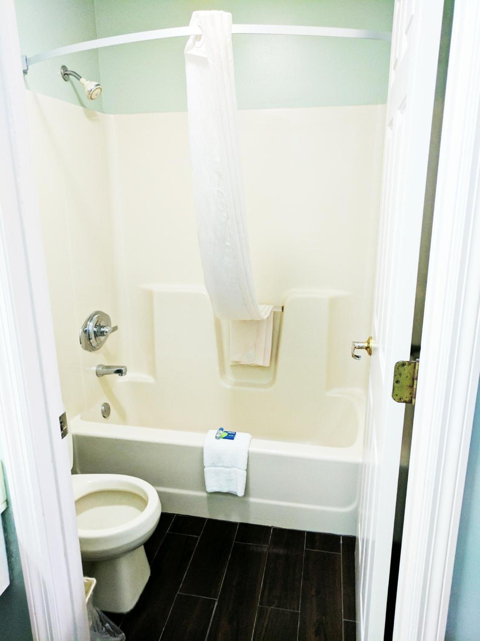 Hearthstone Inn photo 11