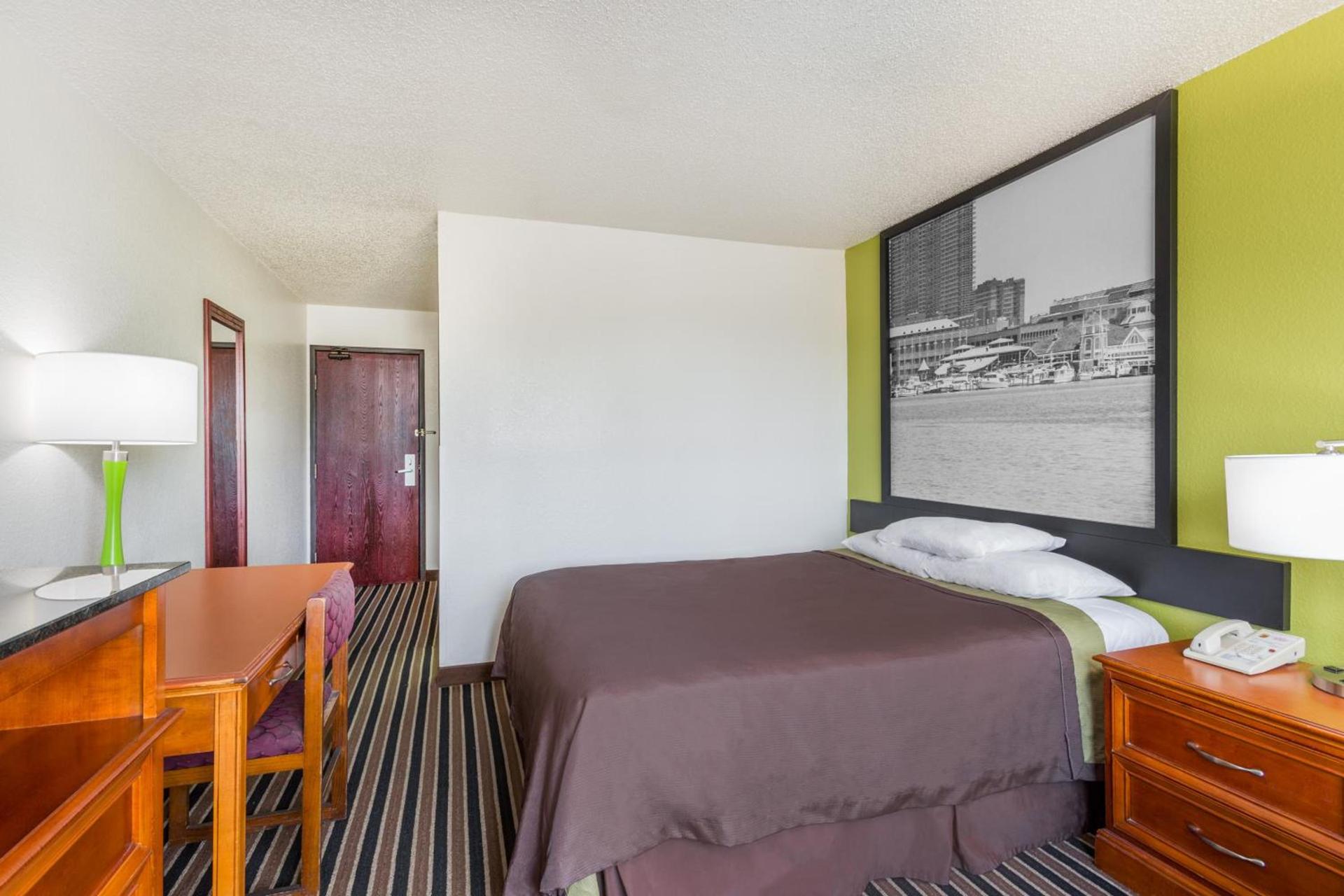 Super 8 by Wyndham South Boston VA photo 18