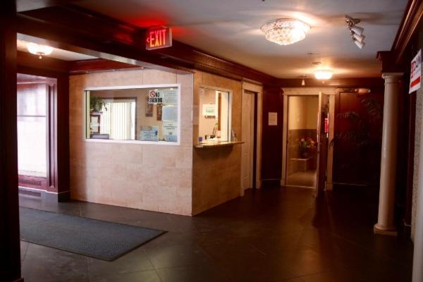 Econo Inn photo 15
