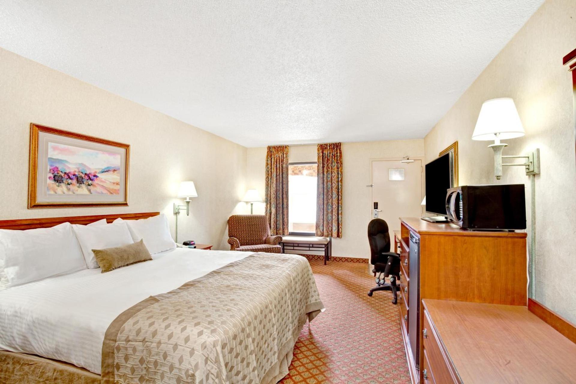 Ramada by Wyndham West Memphis photo 4