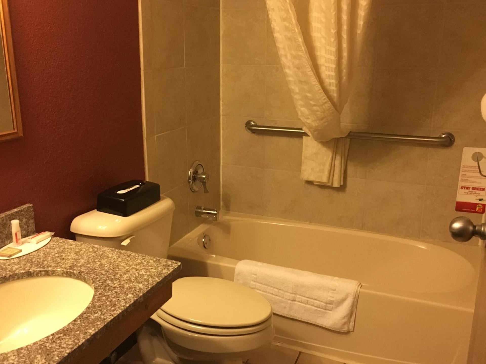 Super 8 by Wyndham New Castle photo 16