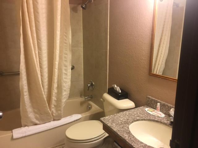 Super 8 by Wyndham New Castle photo 33