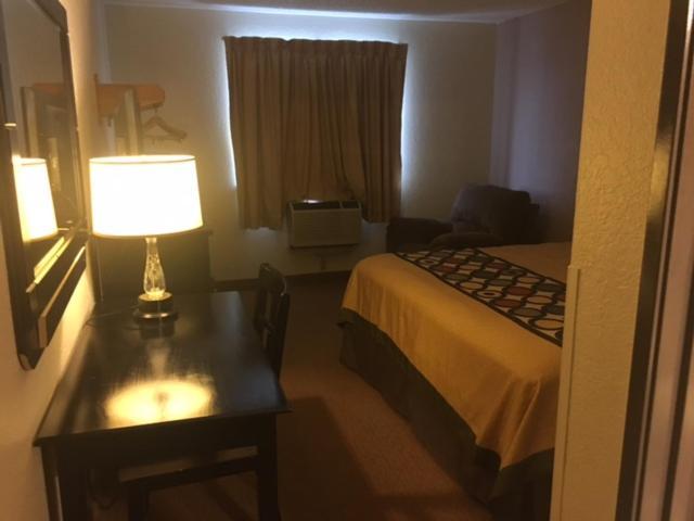 Super 8 by Wyndham New Castle photo 32