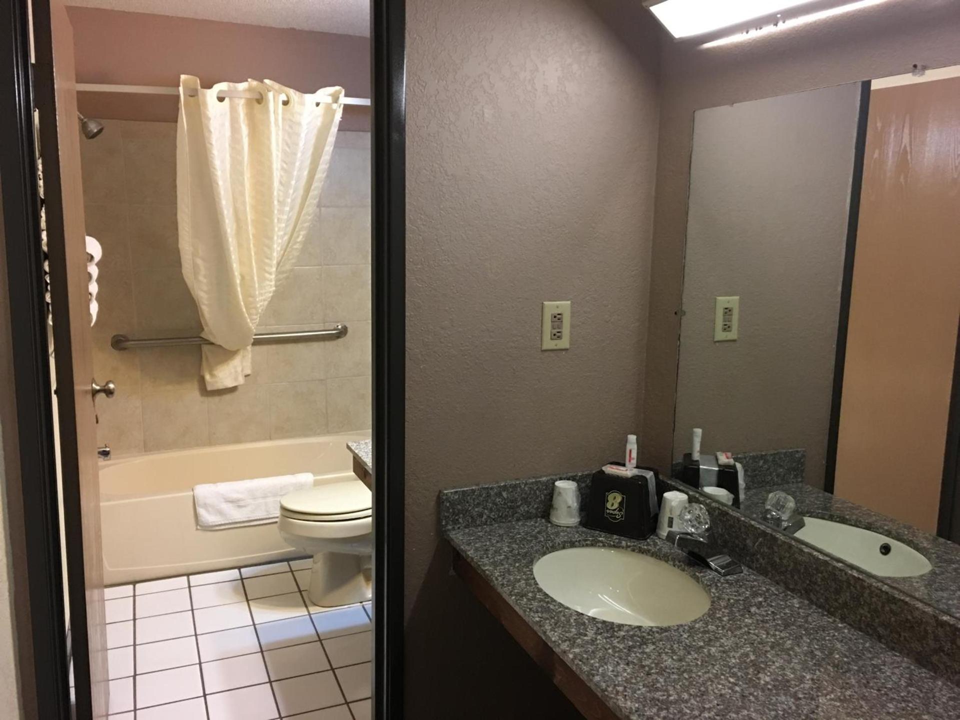 Super 8 by Wyndham New Castle photo 20