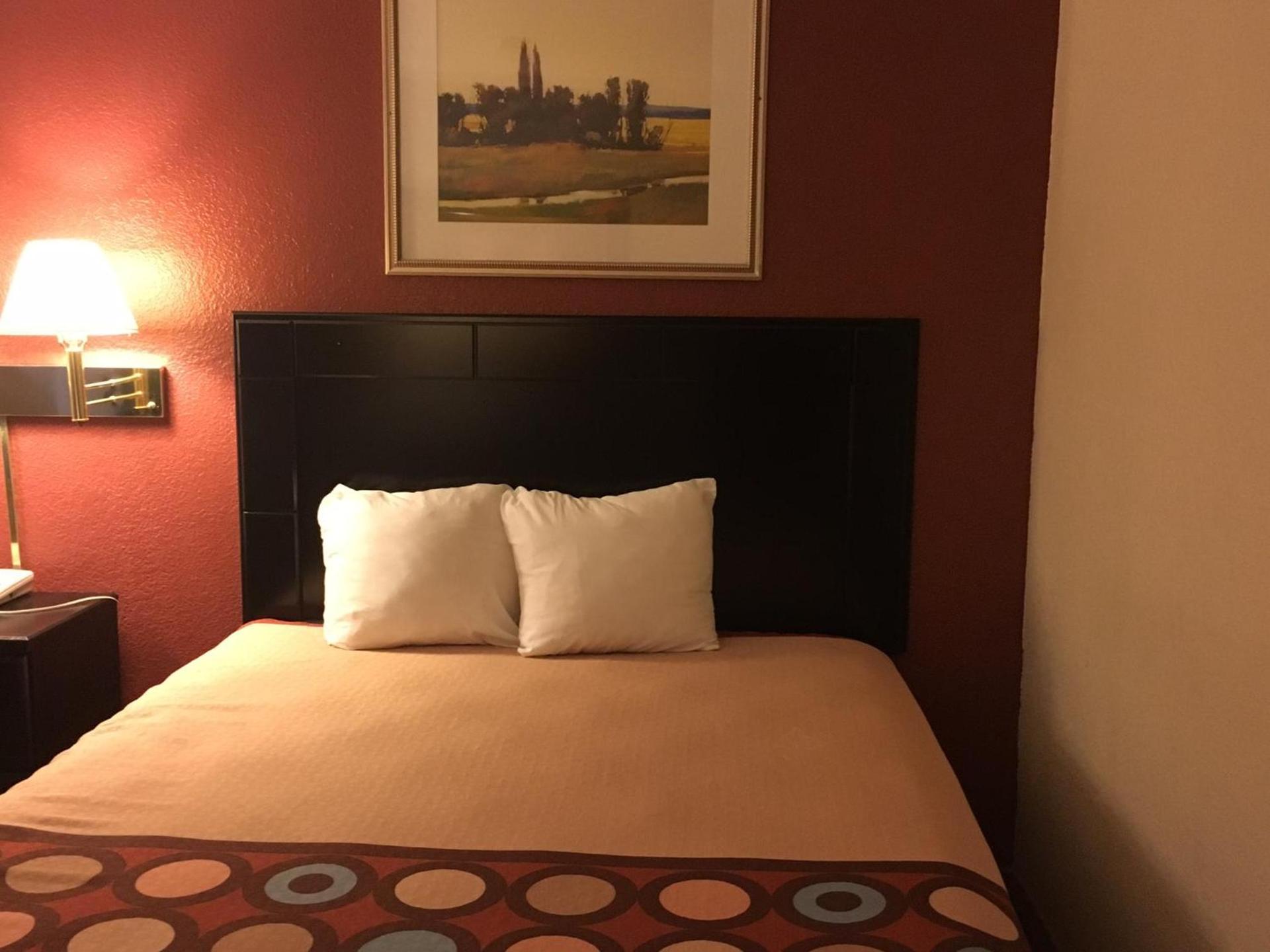 Super 8 by Wyndham New Castle photo 12