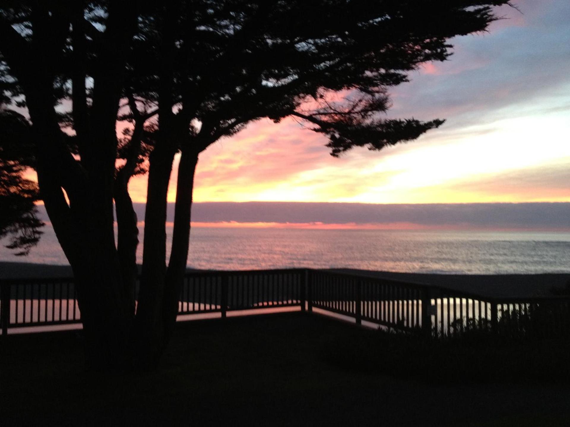 Gualala Surf Inn on the ocean bluff photo 5
