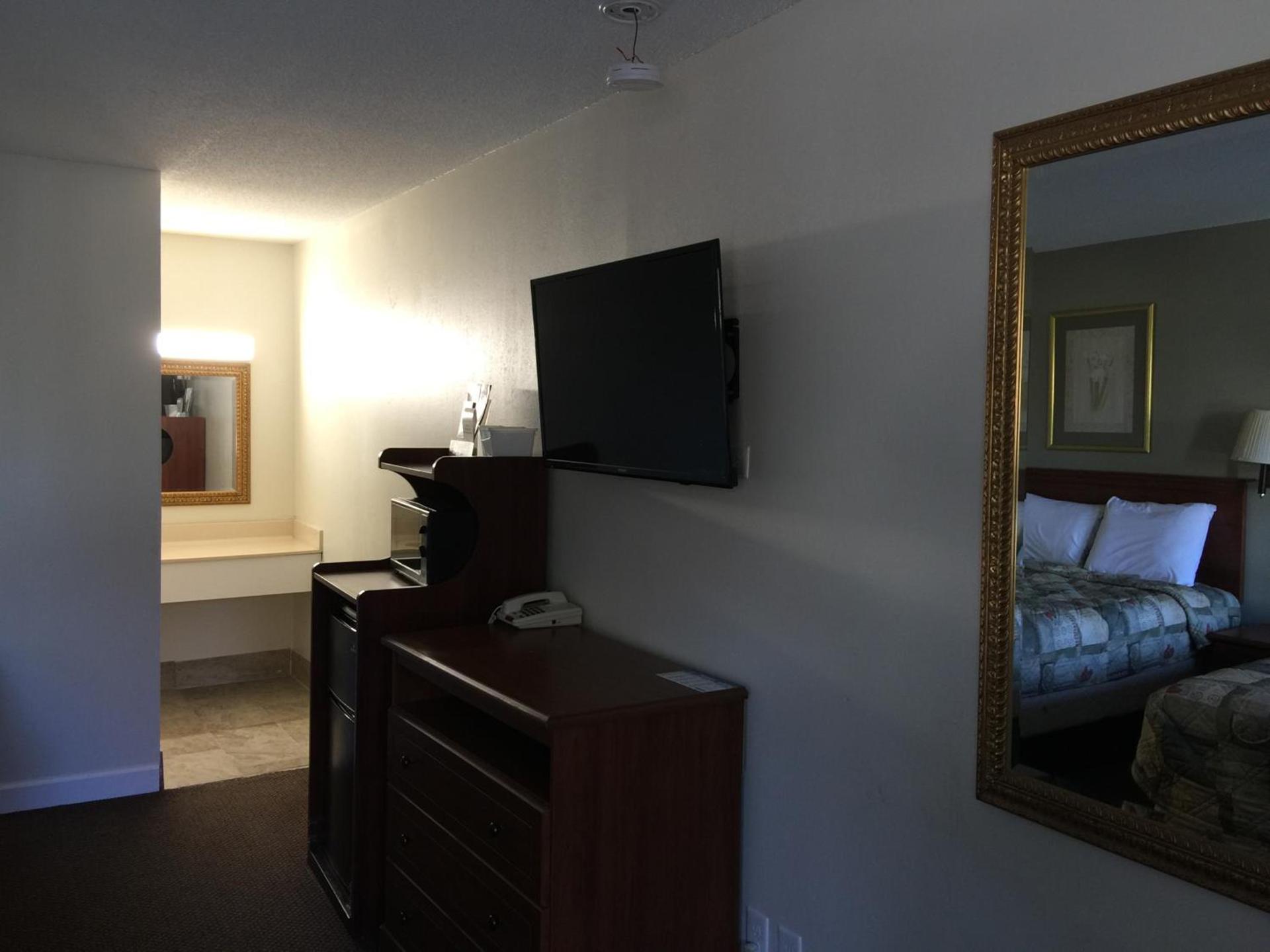 Red Carpet Inn & Suites - Danville photo 49