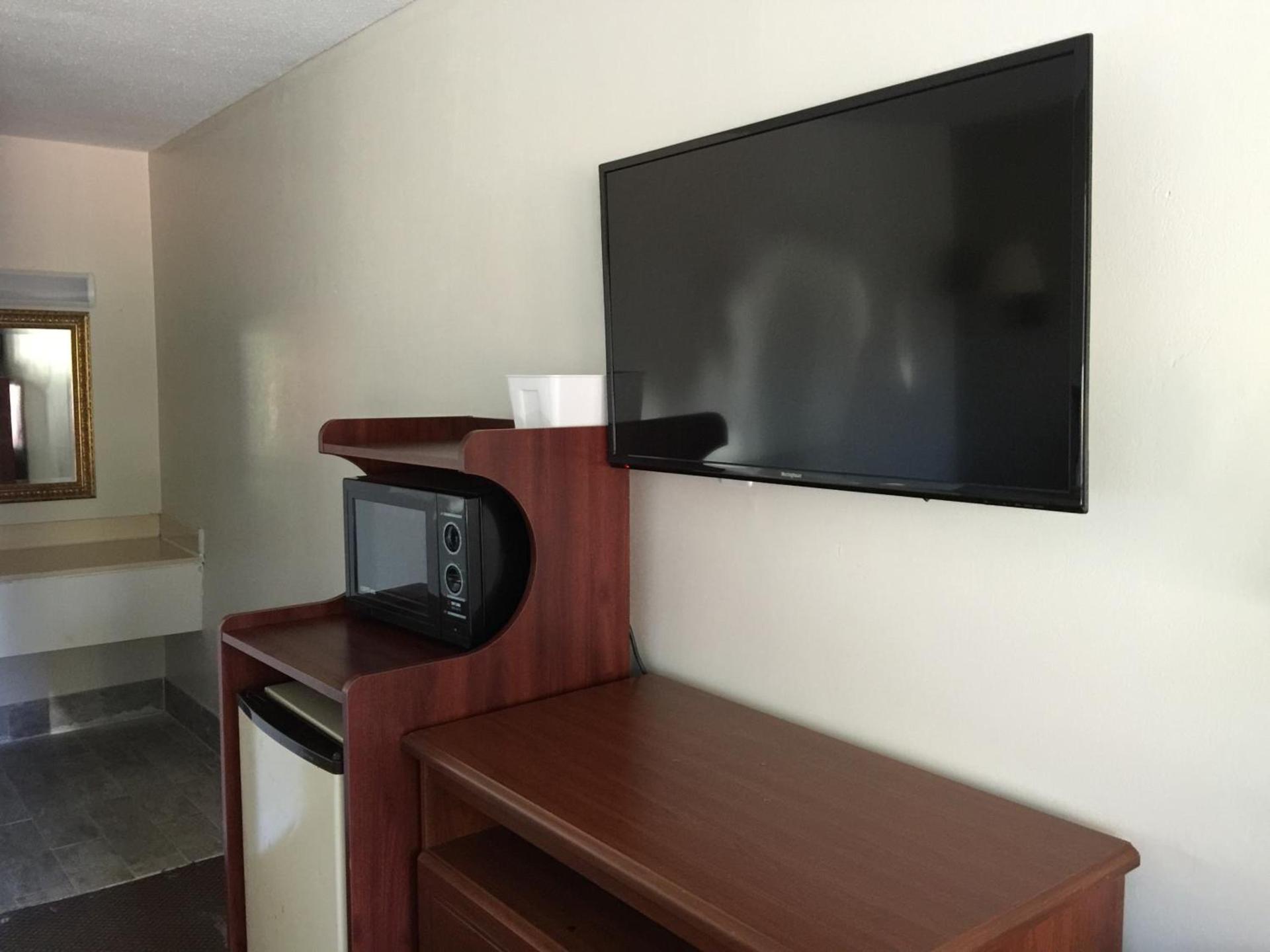 Red Carpet Inn & Suites - Danville photo 50