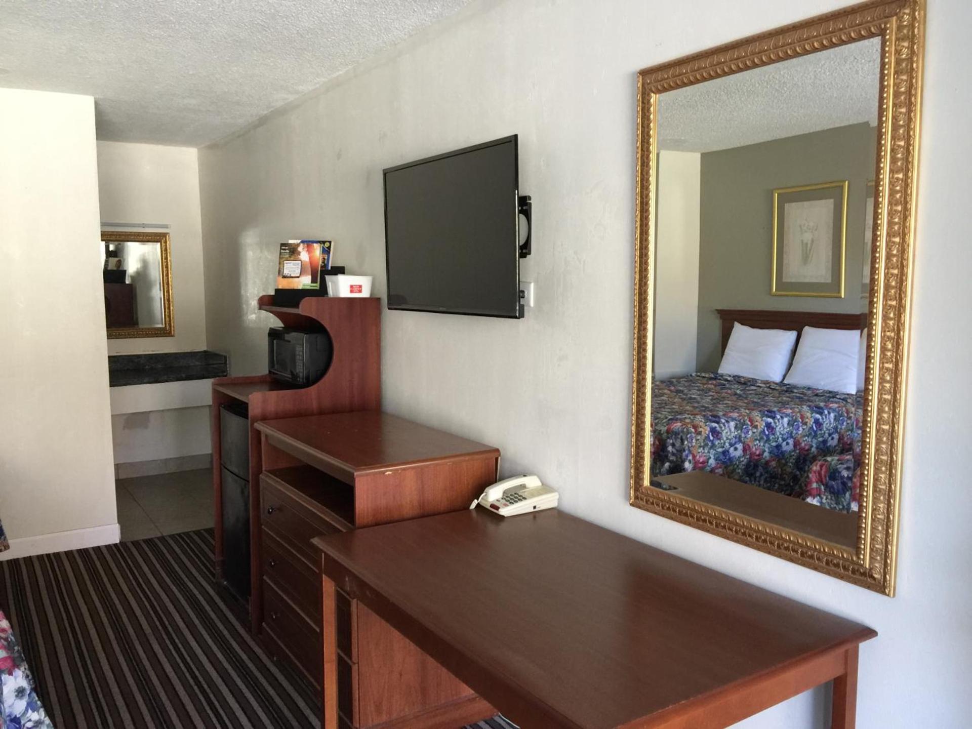 Red Carpet Inn & Suites - Danville photo 51