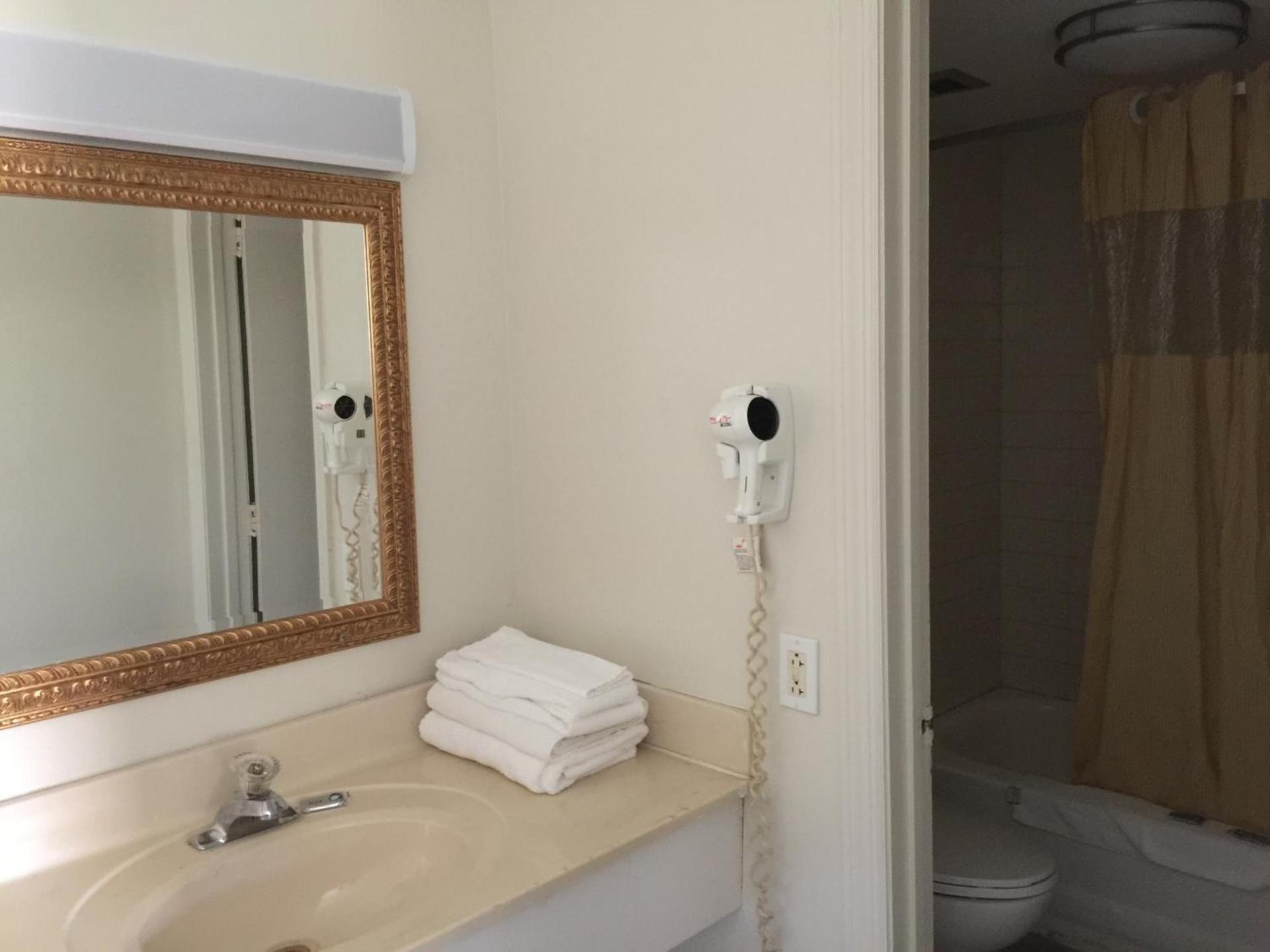 Red Carpet Inn & Suites - Danville photo 53