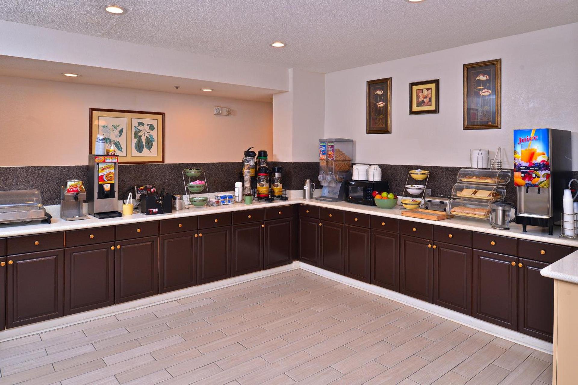 Econo Lodge Darien photo 22