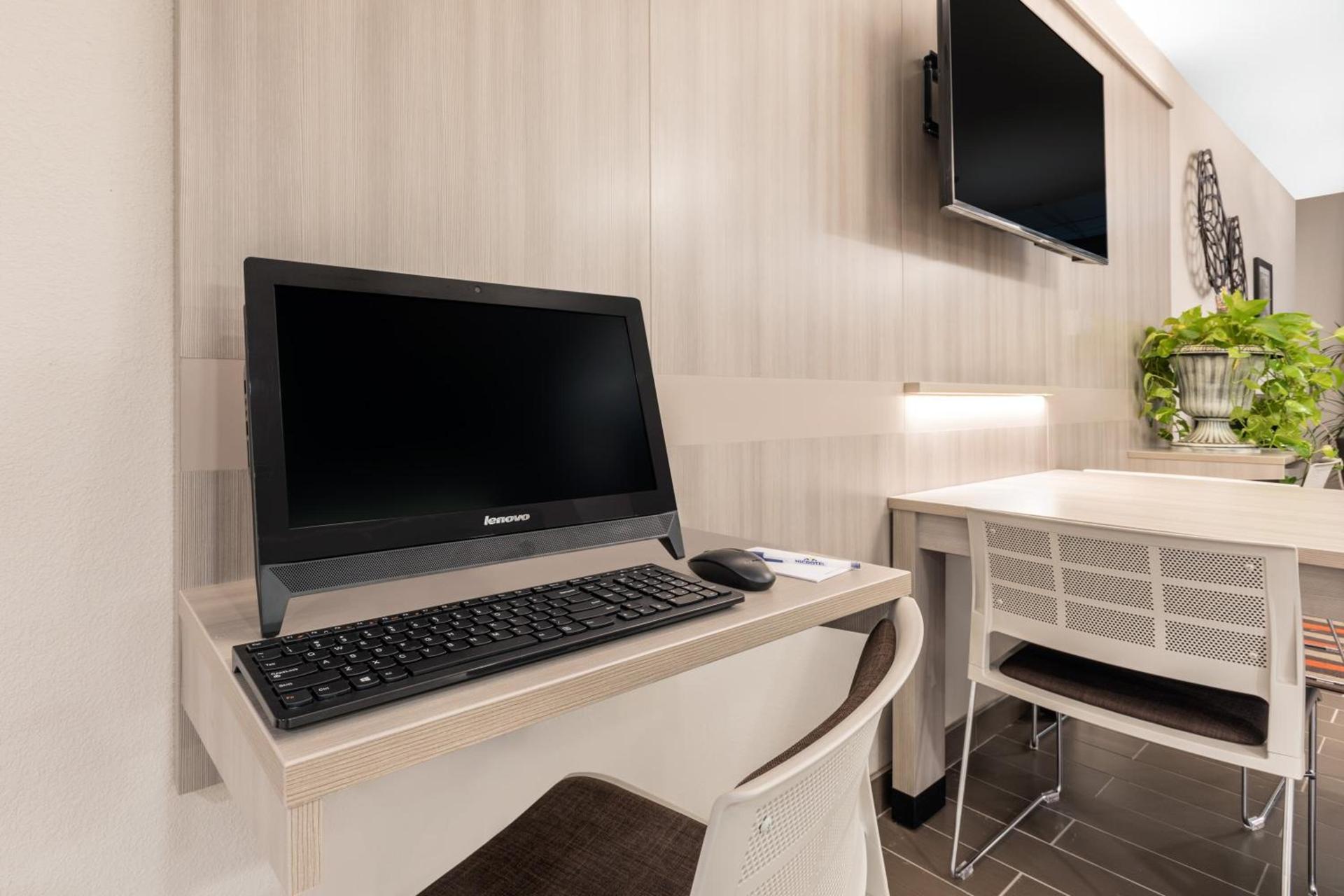Microtel Inn & Suites by Wyndham Perry photo 9