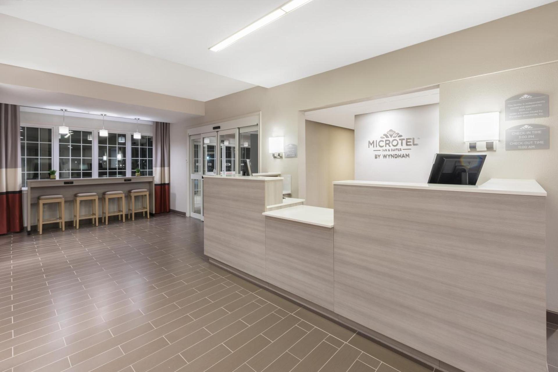 Microtel Inn & Suites by Wyndham Perry photo 6