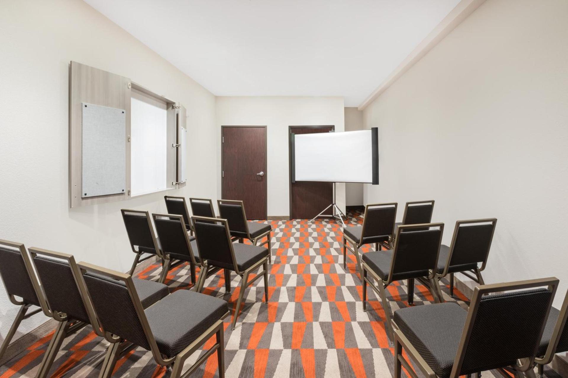 Microtel Inn & Suites by Wyndham Perry photo 11