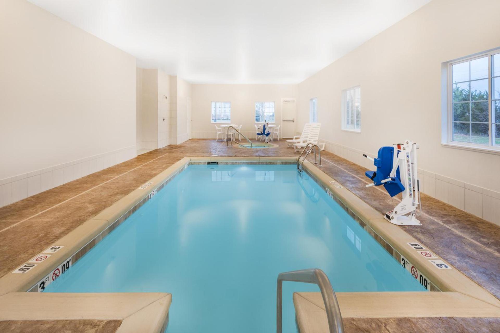 Microtel Inn & Suites by Wyndham Perry photo 12