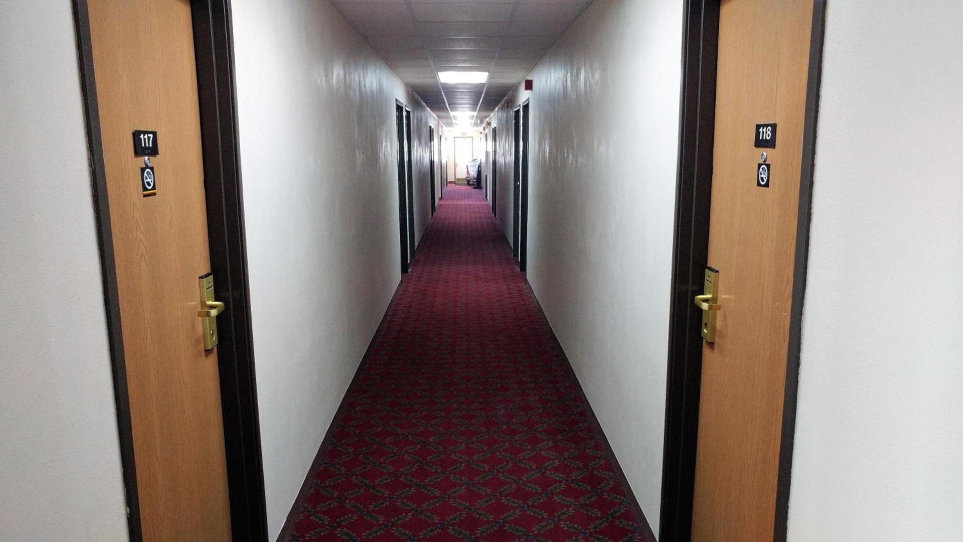 Red Carpet Inn - Windom photo 16