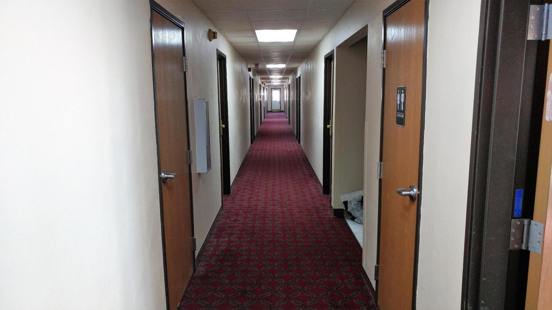 Red Carpet Inn - Windom photo 17